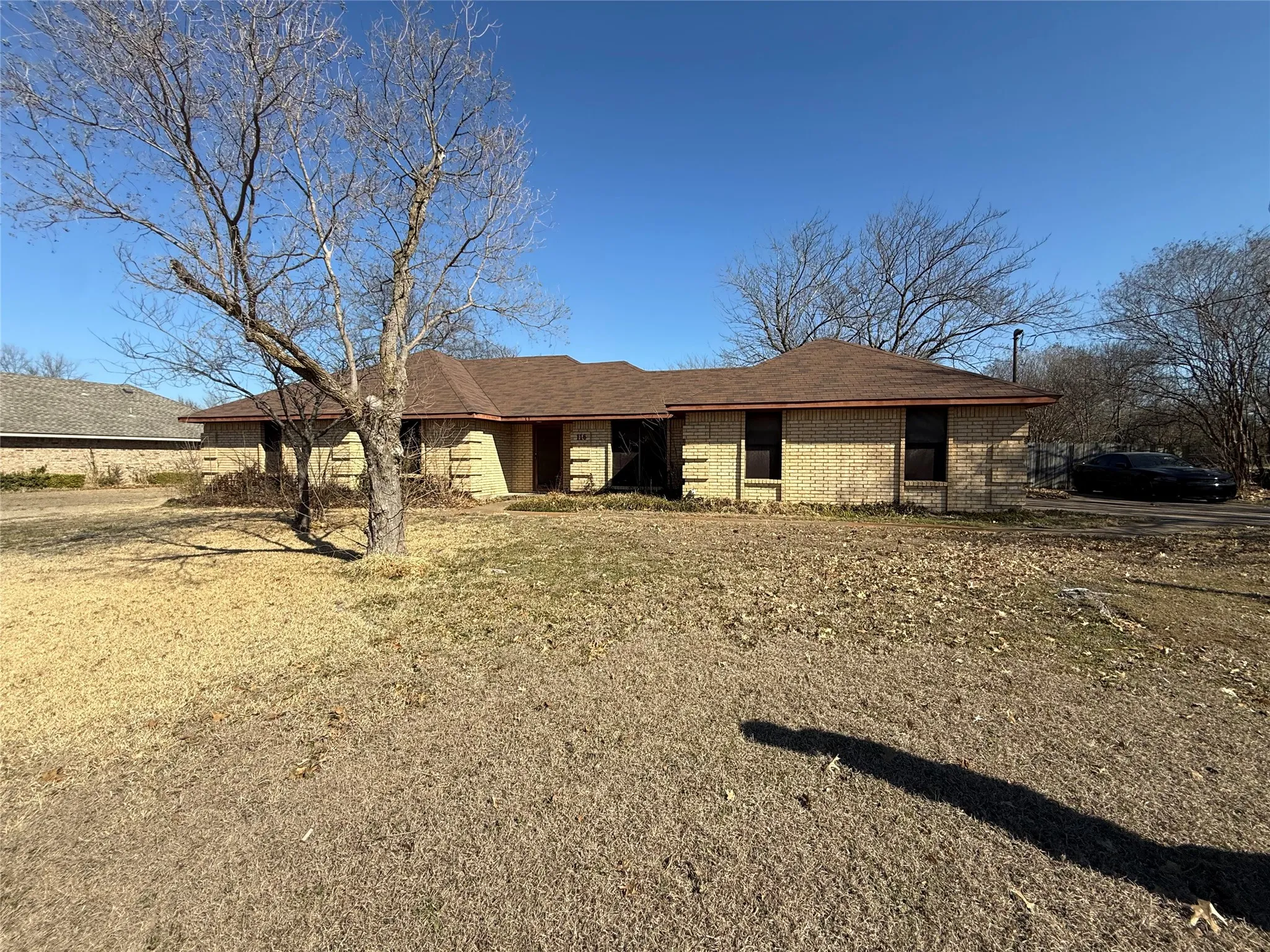 Single Family Residence For Sale in Ellis County , 116 Crest Brook Drive, Red Oak, Texas 75154, 3 Bedroom, 2 Bathroom, 2 Garage spaces, 1,472 Sqft, built in 1986, mls#21362663, Real Estate Agent in Red Oak, Homes For Sale in Ellis county, Homes For Sale in Red Oak, Realtor in Red Oak Texas, Real Estate Brokerage Independent Realty Texas, Luminita Cordes Realtor