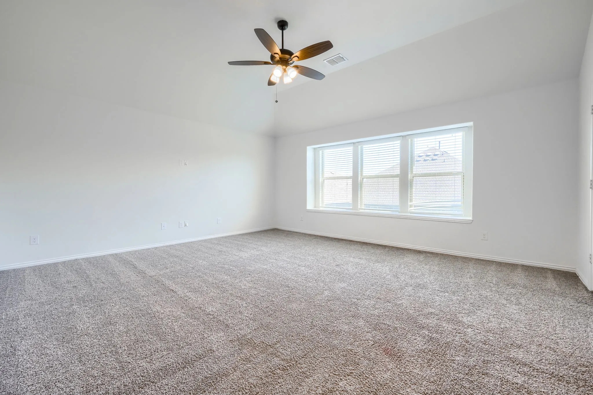 Single Family Residence For Sale in Denton County , 1312 Arrowwood Drive, Aubrey, Texas 76227, 4 Bedroom, 4 Bathroom, 2 Garage spaces, 3,106 Sqft, built in 2021, mls#21362619, Real Estate Agent in Aubrey, Homes For Sale in Denton county, Homes For Sale in Aubrey, Realtor in Aubrey Texas, Real Estate Brokerage Independent Realty Texas, Luminita Cordes Realtor