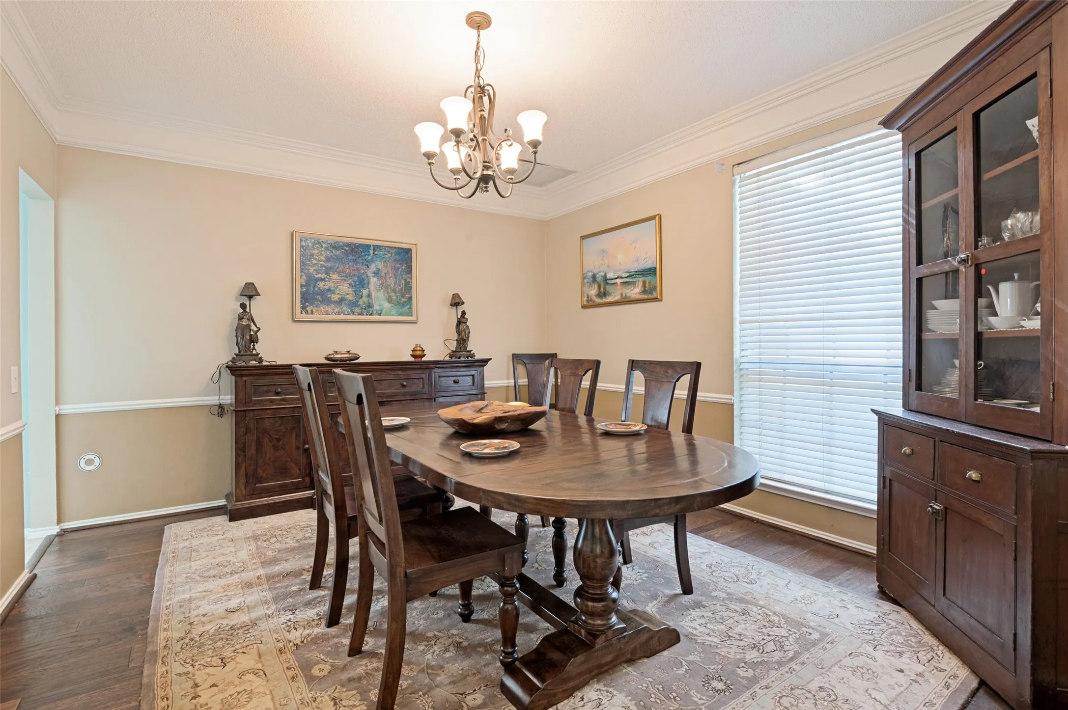 Beautiful Dining Room for making Family Memories