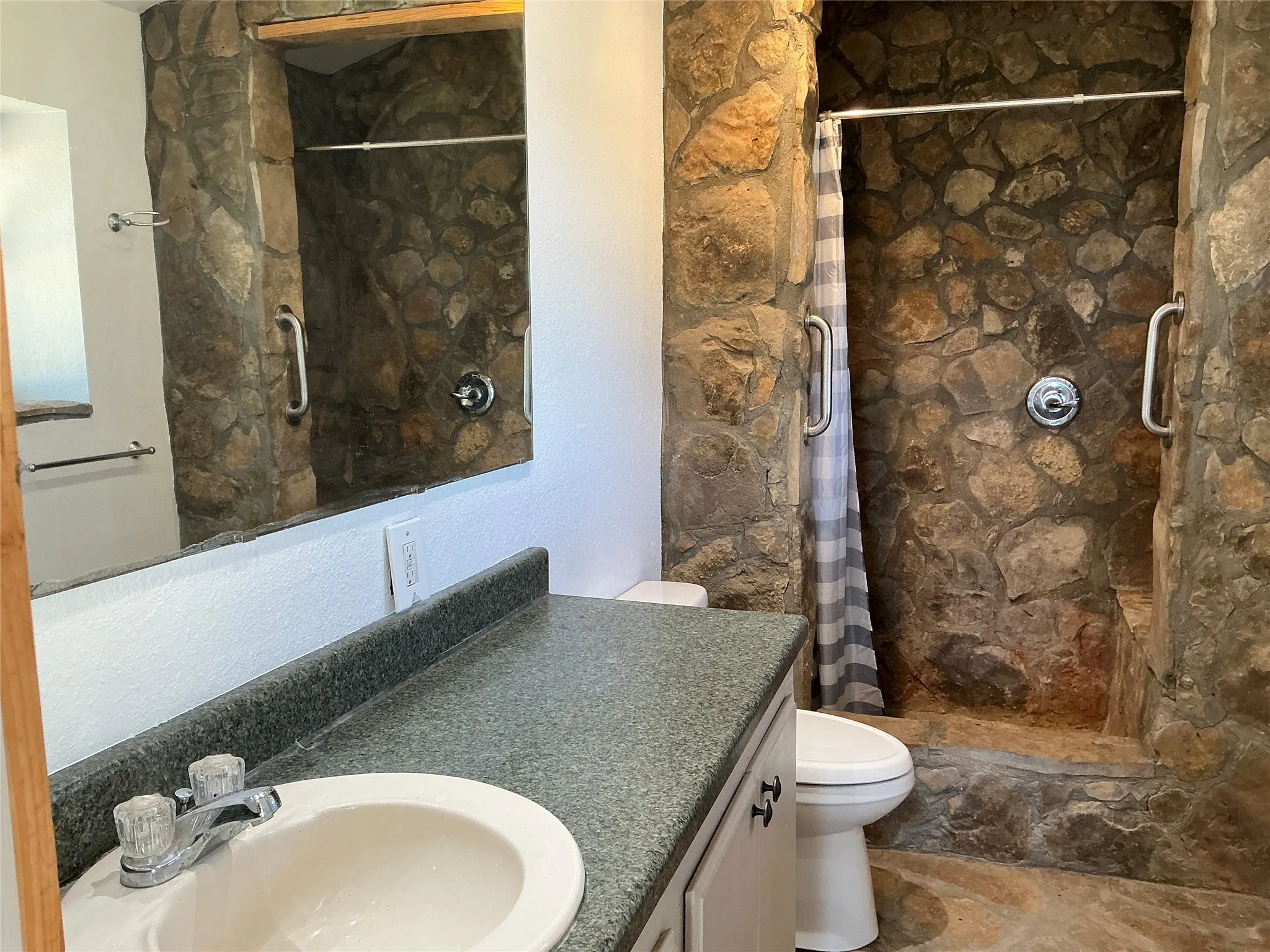 Farm For Sale in Hamilton County , 6610 CR 431, Jonesboro, Texas 76538, 4 Bedroom, 5 Bathroom, 1 Garage spaces, 4,140 Sqft, built in 2006, mls#21362198, Real Estate Agent in Jonesboro, Homes For Sale in Hamilton county, Homes For Sale in Jonesboro, Realtor in Jonesboro Texas, Real Estate Brokerage Independent Realty Texas, Luminita Cordes Realtor