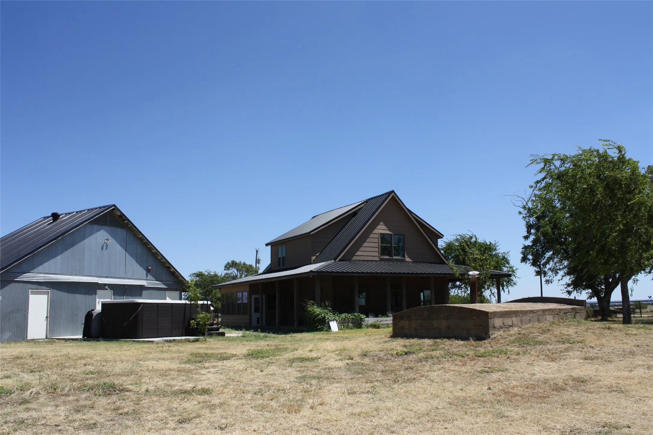 Farm For Sale in Hamilton County , 6610 CR 431, Jonesboro, Texas 76538, 4 Bedroom, 5 Bathroom, 1 Garage spaces, 4,140 Sqft, built in 2006, mls#21362198, Real Estate Agent in Jonesboro, Homes For Sale in Hamilton county, Homes For Sale in Jonesboro, Realtor in Jonesboro Texas, Real Estate Brokerage Independent Realty Texas, Luminita Cordes Realtor