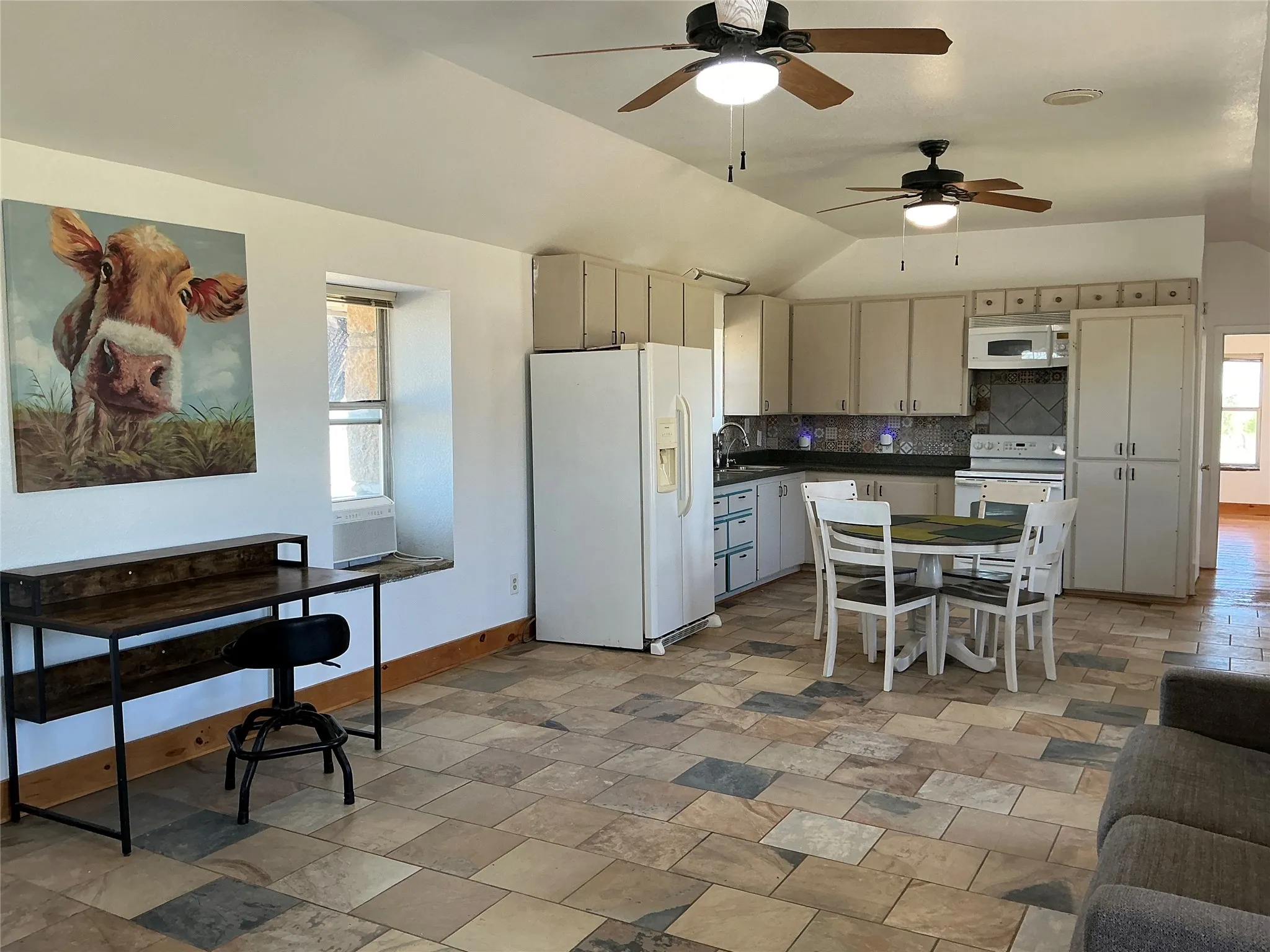 Farm For Sale in Hamilton County , 6610 CR 431, Jonesboro, Texas 76538, 4 Bedroom, 5 Bathroom, 1 Garage spaces, 4,140 Sqft, built in 2006, mls#21362198, Real Estate Agent in Jonesboro, Homes For Sale in Hamilton county, Homes For Sale in Jonesboro, Realtor in Jonesboro Texas, Real Estate Brokerage Independent Realty Texas, Luminita Cordes Realtor