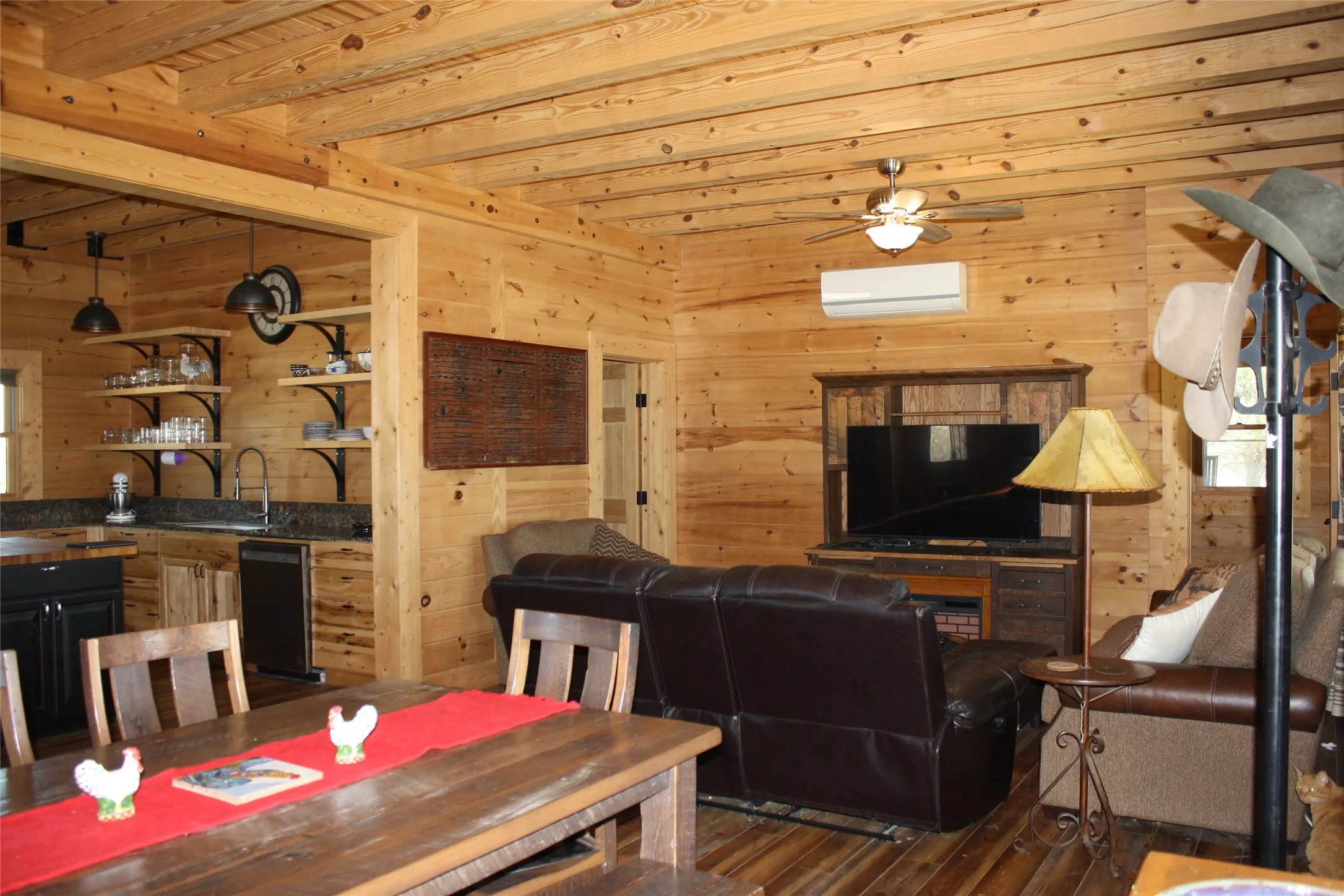 Farm For Sale in Hamilton County , 6610 CR 431, Jonesboro, Texas 76538, 4 Bedroom, 5 Bathroom, 1 Garage spaces, 4,140 Sqft, built in 2006, mls#21362198, Real Estate Agent in Jonesboro, Homes For Sale in Hamilton county, Homes For Sale in Jonesboro, Realtor in Jonesboro Texas, Real Estate Brokerage Independent Realty Texas, Luminita Cordes Realtor