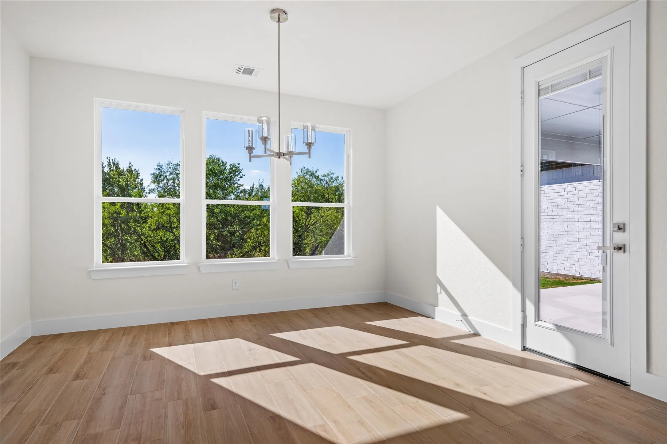 Single Family Residence For Sale in Navarro County , 101 Barefoot Bay Boulevard, Corsicana, Texas 75109, 3 Bedroom, 2 Bathroom, 2 Garage spaces, 2,258 Sqft, built in 2026, mls#21361443, Real Estate Agent in Corsicana, Homes For Sale in Navarro county, Homes For Sale in Corsicana, Realtor in Corsicana Texas, Real Estate Brokerage Independent Realty Texas, Luminita Cordes Realtor