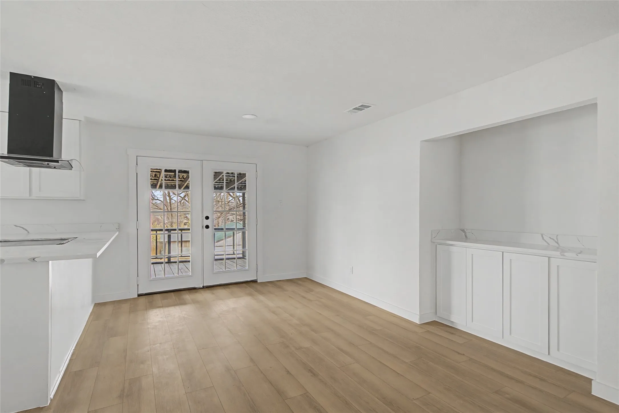 Single Family Residence For Rent in Grayson County , 1411 W Gandy Street, Denison, Texas 75020, 5 Bedroom, 3 Bathroom, Garage spaces, 2,240 Sqft, built in 1940, mls#21363820, Real Estate Agent in Denison, Homes For Rent in Grayson county, Homes For Rent in Denison, Realtor in Denison Texas, Real Estate Brokerage Independent Realty Texas, Luminita Cordes Realtor