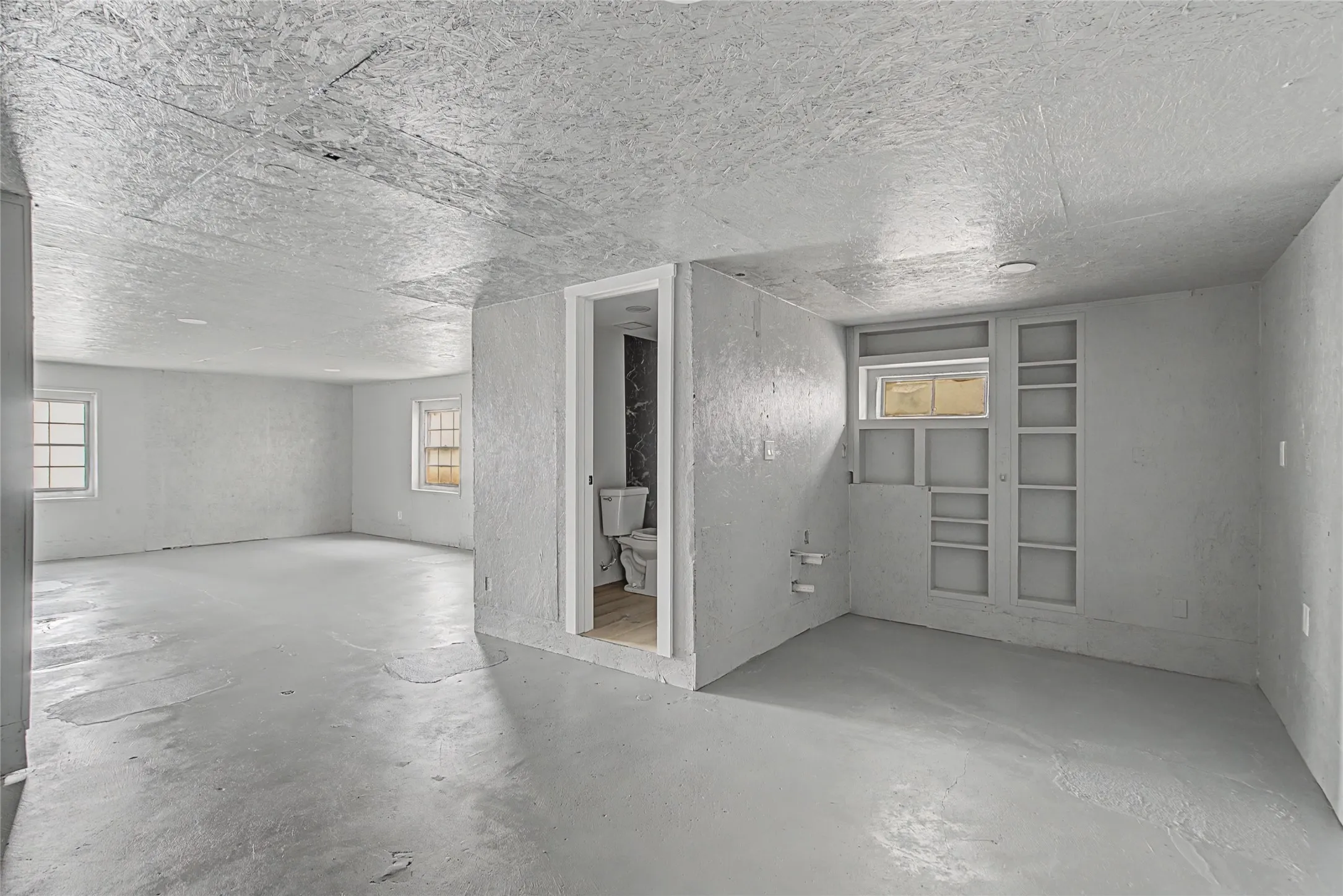 Single Family Residence For Rent in Grayson County , 1411 W Gandy Street, Denison, Texas 75020, 5 Bedroom, 3 Bathroom, Garage spaces, 2,240 Sqft, built in 1940, mls#21363820, Real Estate Agent in Denison, Homes For Rent in Grayson county, Homes For Rent in Denison, Realtor in Denison Texas, Real Estate Brokerage Independent Realty Texas, Luminita Cordes Realtor