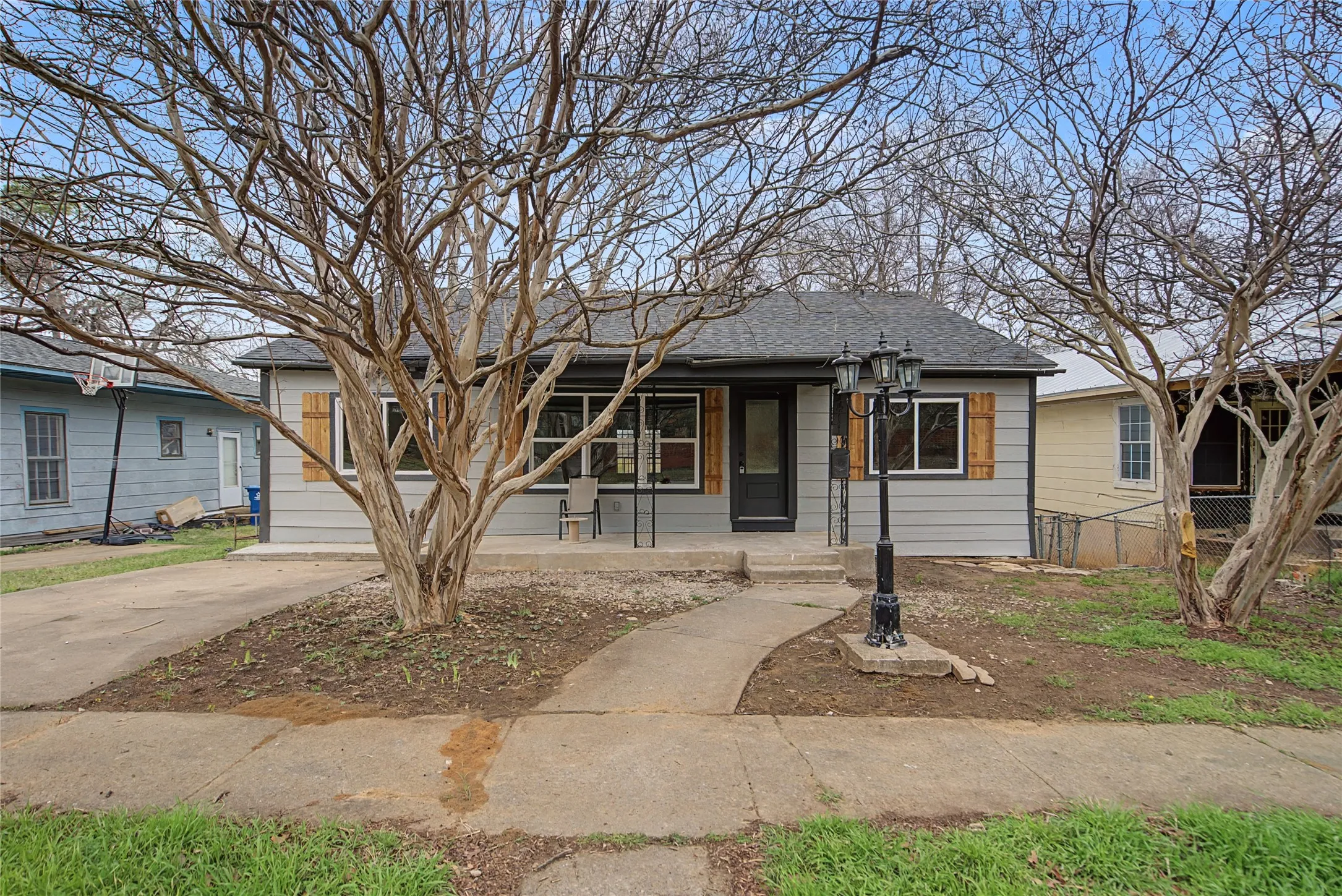 Single Family Residence For Rent in Grayson County , 1411 W Gandy Street, Denison, Texas 75020, 5 Bedroom, 3 Bathroom, Garage spaces, 2,240 Sqft, built in 1940, mls#21363820, Real Estate Agent in Denison, Homes For Rent in Grayson county, Homes For Rent in Denison, Realtor in Denison Texas, Real Estate Brokerage Independent Realty Texas, Luminita Cordes Realtor