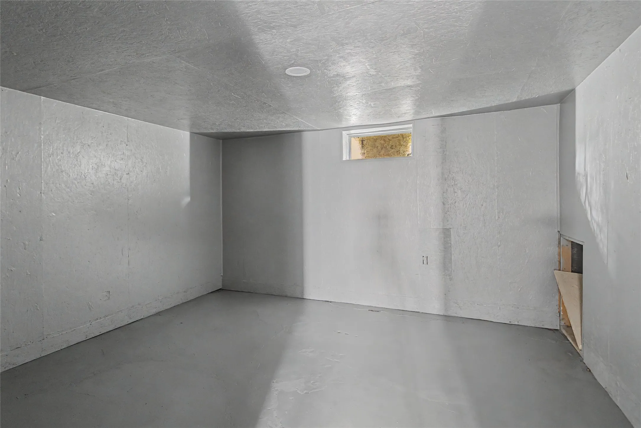 Single Family Residence For Rent in Grayson County , 1411 W Gandy Street, Denison, Texas 75020, 5 Bedroom, 3 Bathroom, Garage spaces, 2,240 Sqft, built in 1940, mls#21363820, Real Estate Agent in Denison, Homes For Rent in Grayson county, Homes For Rent in Denison, Realtor in Denison Texas, Real Estate Brokerage Independent Realty Texas, Luminita Cordes Realtor