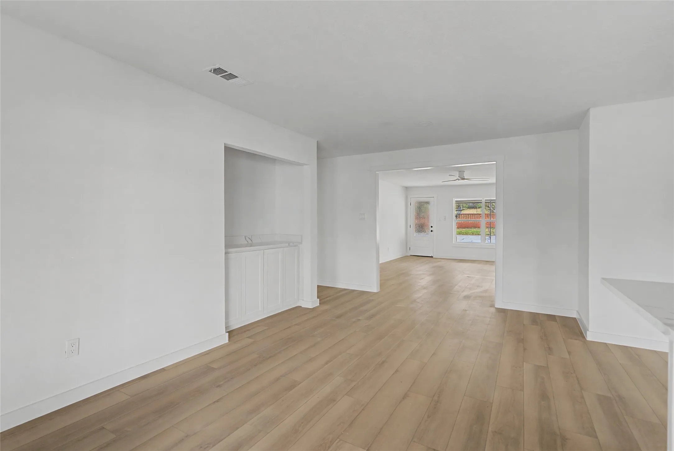 Single Family Residence For Rent in Grayson County , 1411 W Gandy Street, Denison, Texas 75020, 5 Bedroom, 3 Bathroom, Garage spaces, 2,240 Sqft, built in 1940, mls#21363820, Real Estate Agent in Denison, Homes For Rent in Grayson county, Homes For Rent in Denison, Realtor in Denison Texas, Real Estate Brokerage Independent Realty Texas, Luminita Cordes Realtor