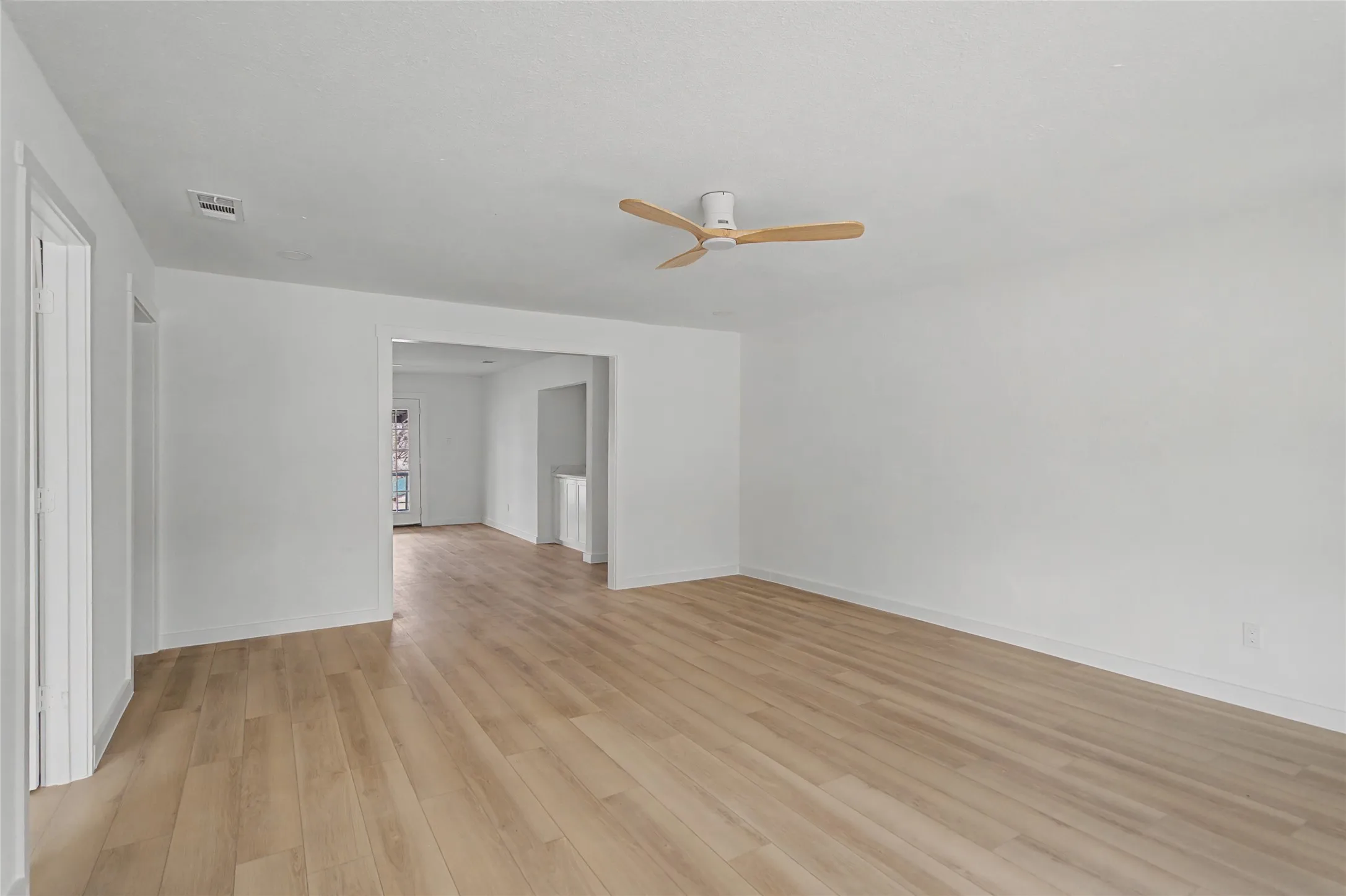 Single Family Residence For Rent in Grayson County , 1411 W Gandy Street, Denison, Texas 75020, 5 Bedroom, 3 Bathroom, Garage spaces, 2,240 Sqft, built in 1940, mls#21363820, Real Estate Agent in Denison, Homes For Rent in Grayson county, Homes For Rent in Denison, Realtor in Denison Texas, Real Estate Brokerage Independent Realty Texas, Luminita Cordes Realtor