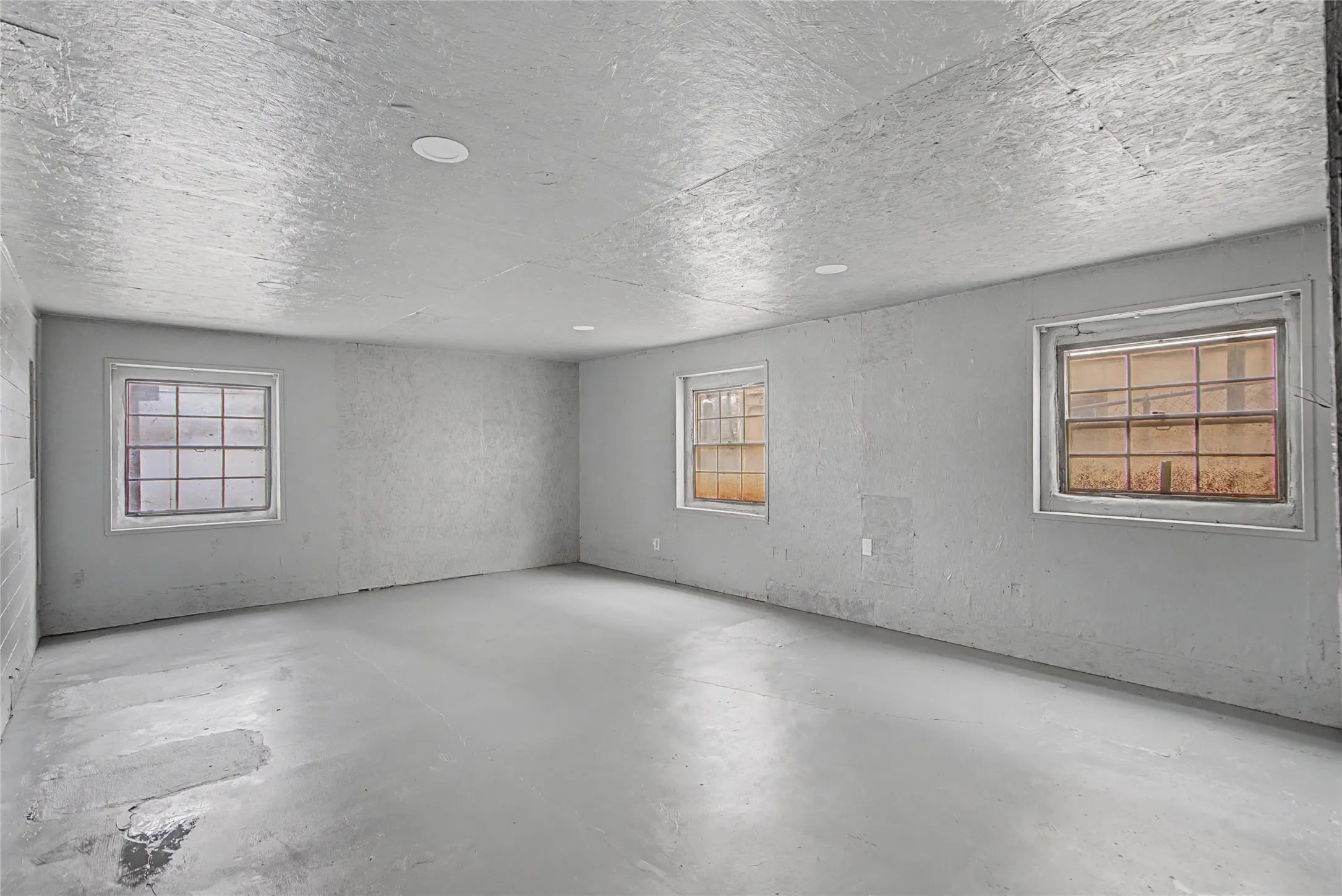 Single Family Residence For Rent in Grayson County , 1411 W Gandy Street, Denison, Texas 75020, 5 Bedroom, 3 Bathroom, Garage spaces, 2,240 Sqft, built in 1940, mls#21363820, Real Estate Agent in Denison, Homes For Rent in Grayson county, Homes For Rent in Denison, Realtor in Denison Texas, Real Estate Brokerage Independent Realty Texas, Luminita Cordes Realtor