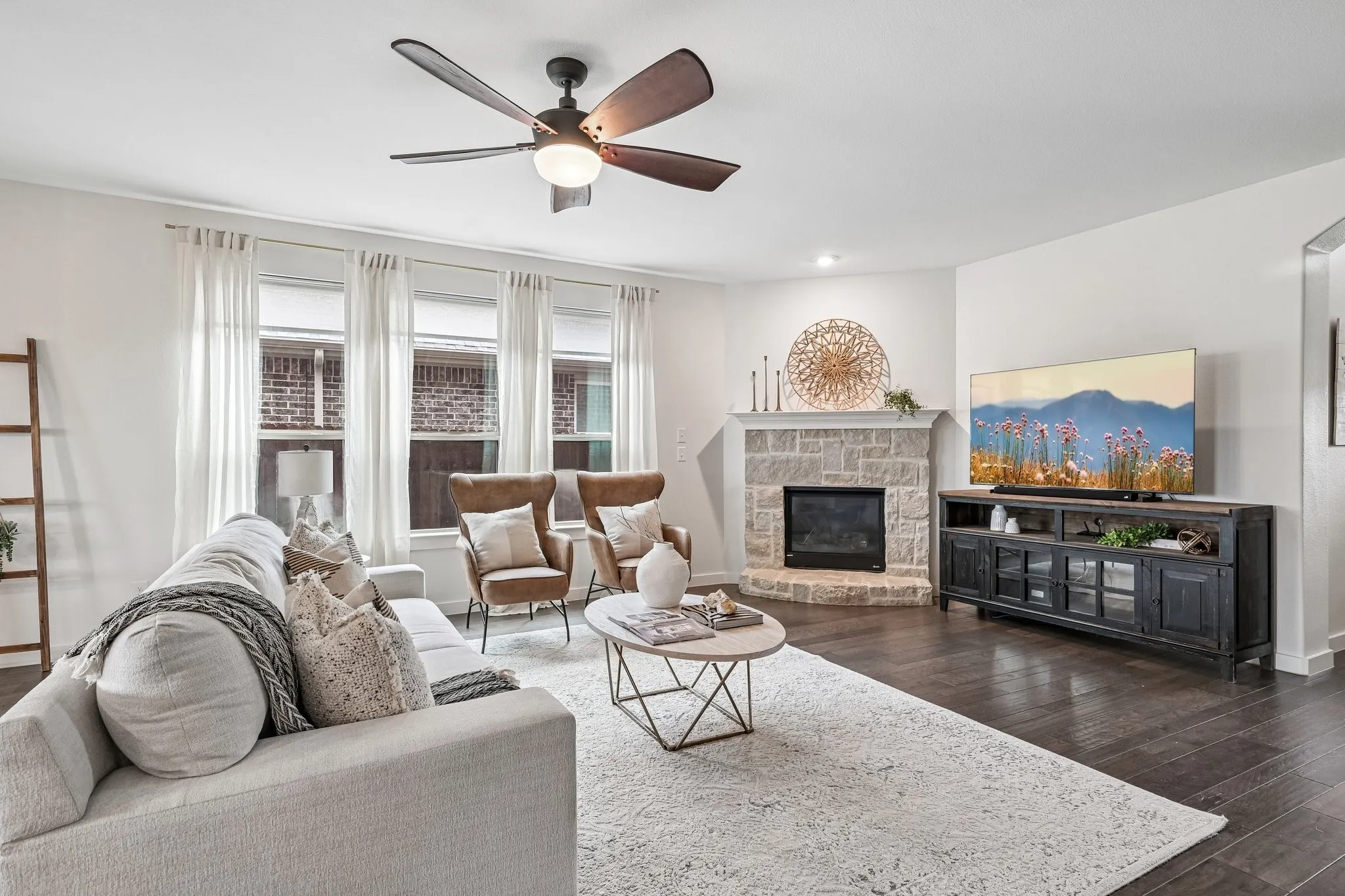 Single Family Residence For Sale in Collin County , 533 Yellowstone Drive, Celina, Texas 75009, 4 Bedroom, 3 Bathroom, 2 Garage spaces, 2,497 Sqft, built in 2017, mls#21359881, Real Estate Agent in Celina, Homes For Sale in Collin county, Homes For Sale in Celina, Realtor in Celina Texas, Real Estate Brokerage Independent Realty Texas, Luminita Cordes Realtor