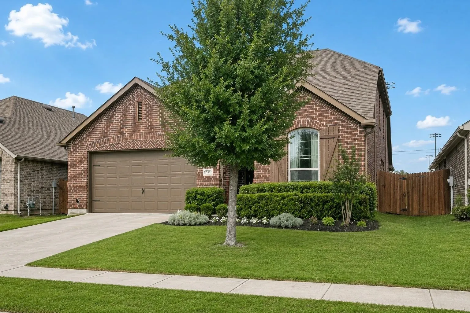 Single Family Residence For Sale in Collin County , 533 Yellowstone Drive, Celina, Texas 75009, 4 Bedroom, 3 Bathroom, 2 Garage spaces, 2,497 Sqft, built in 2017, mls#21359881, Real Estate Agent in Celina, Homes For Sale in Collin county, Homes For Sale in Celina, Realtor in Celina Texas, Real Estate Brokerage Independent Realty Texas, Luminita Cordes Realtor