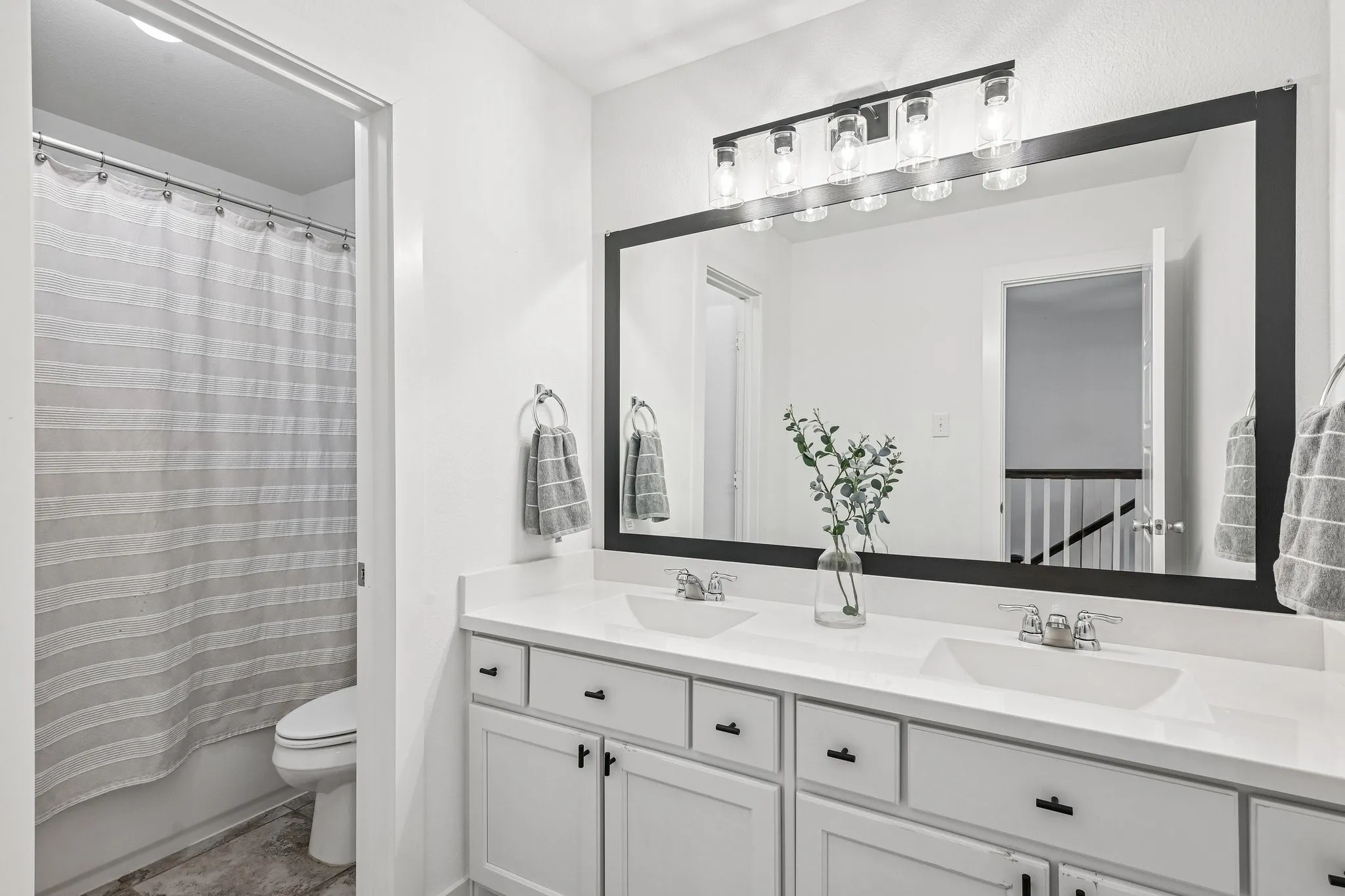 Single Family Residence For Sale in Collin County , 533 Yellowstone Drive, Celina, Texas 75009, 4 Bedroom, 3 Bathroom, 2 Garage spaces, 2,497 Sqft, built in 2017, mls#21359881, Real Estate Agent in Celina, Homes For Sale in Collin county, Homes For Sale in Celina, Realtor in Celina Texas, Real Estate Brokerage Independent Realty Texas, Luminita Cordes Realtor