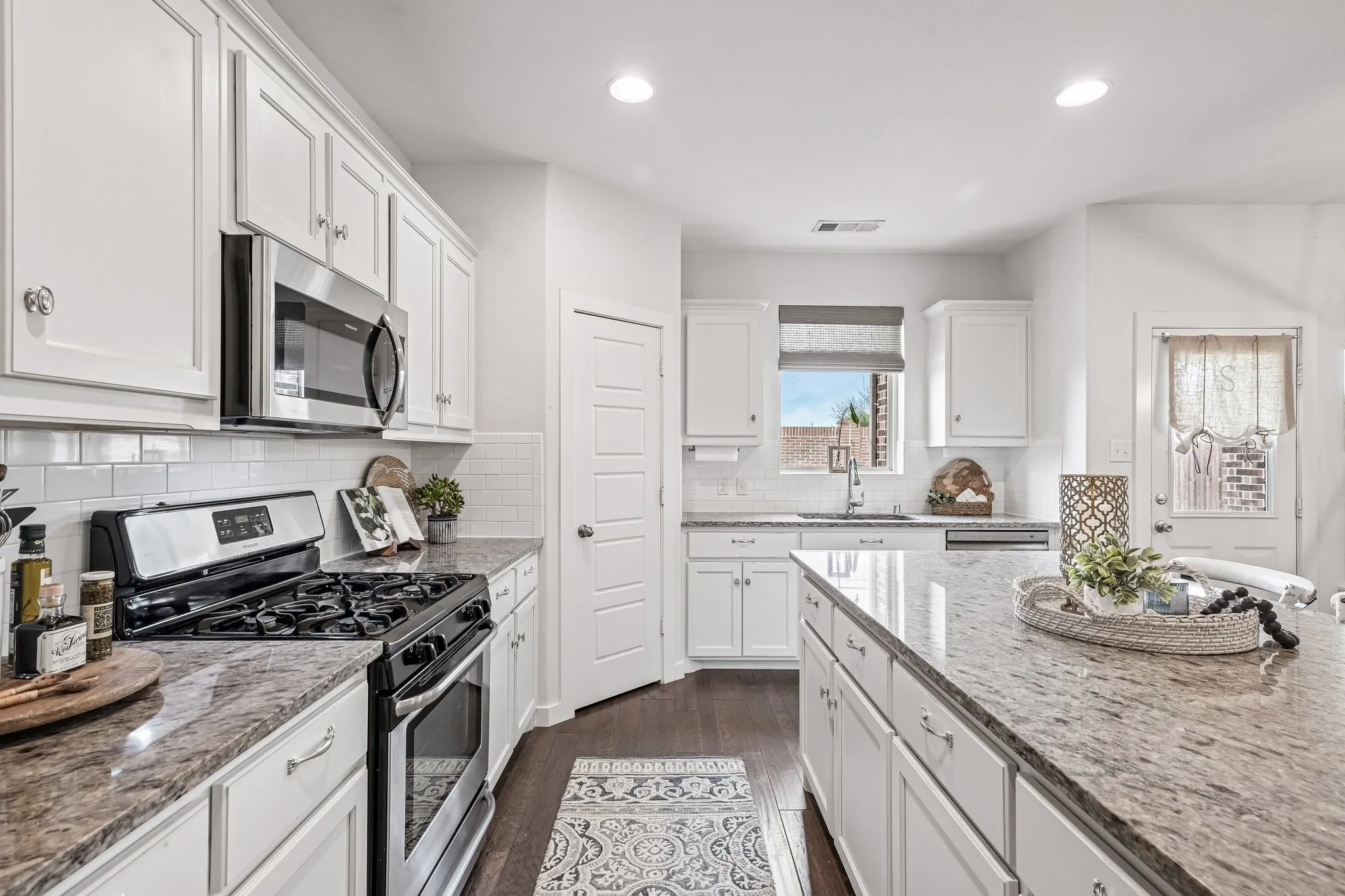 Single Family Residence For Sale in Collin County , 533 Yellowstone Drive, Celina, Texas 75009, 4 Bedroom, 3 Bathroom, 2 Garage spaces, 2,497 Sqft, built in 2017, mls#21359881, Real Estate Agent in Celina, Homes For Sale in Collin county, Homes For Sale in Celina, Realtor in Celina Texas, Real Estate Brokerage Independent Realty Texas, Luminita Cordes Realtor
