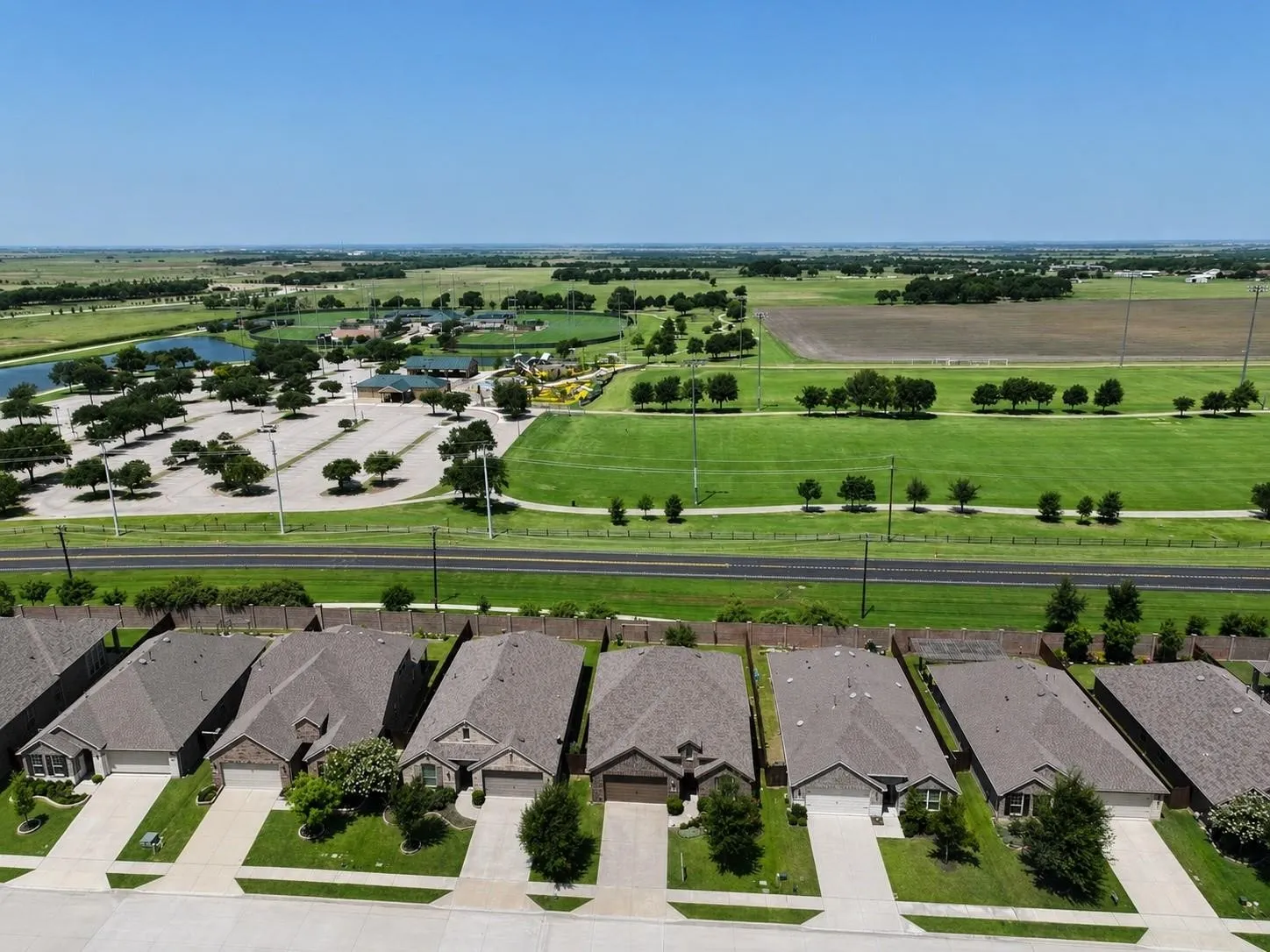 Single Family Residence For Sale in Collin County , 533 Yellowstone Drive, Celina, Texas 75009, 4 Bedroom, 3 Bathroom, 2 Garage spaces, 2,497 Sqft, built in 2017, mls#21359881, Real Estate Agent in Celina, Homes For Sale in Collin county, Homes For Sale in Celina, Realtor in Celina Texas, Real Estate Brokerage Independent Realty Texas, Luminita Cordes Realtor