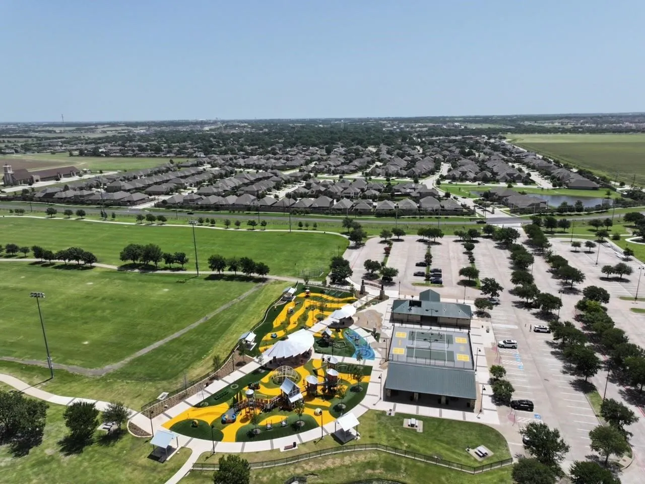 Single Family Residence For Sale in Collin County , 533 Yellowstone Drive, Celina, Texas 75009, 4 Bedroom, 3 Bathroom, 2 Garage spaces, 2,497 Sqft, built in 2017, mls#21359881, Real Estate Agent in Celina, Homes For Sale in Collin county, Homes For Sale in Celina, Realtor in Celina Texas, Real Estate Brokerage Independent Realty Texas, Luminita Cordes Realtor
