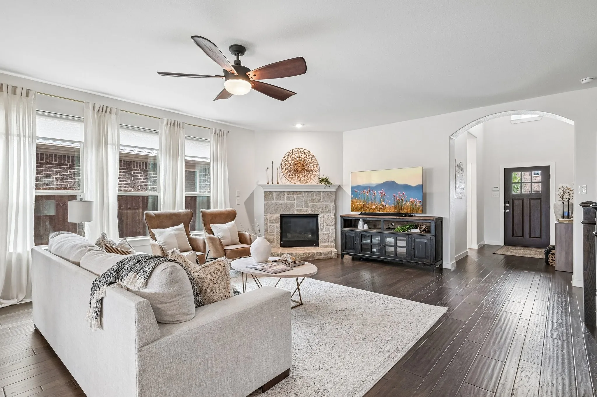 Single Family Residence For Sale in Collin County , 533 Yellowstone Drive, Celina, Texas 75009, 4 Bedroom, 3 Bathroom, 2 Garage spaces, 2,497 Sqft, built in 2017, mls#21359881, Real Estate Agent in Celina, Homes For Sale in Collin county, Homes For Sale in Celina, Realtor in Celina Texas, Real Estate Brokerage Independent Realty Texas, Luminita Cordes Realtor
