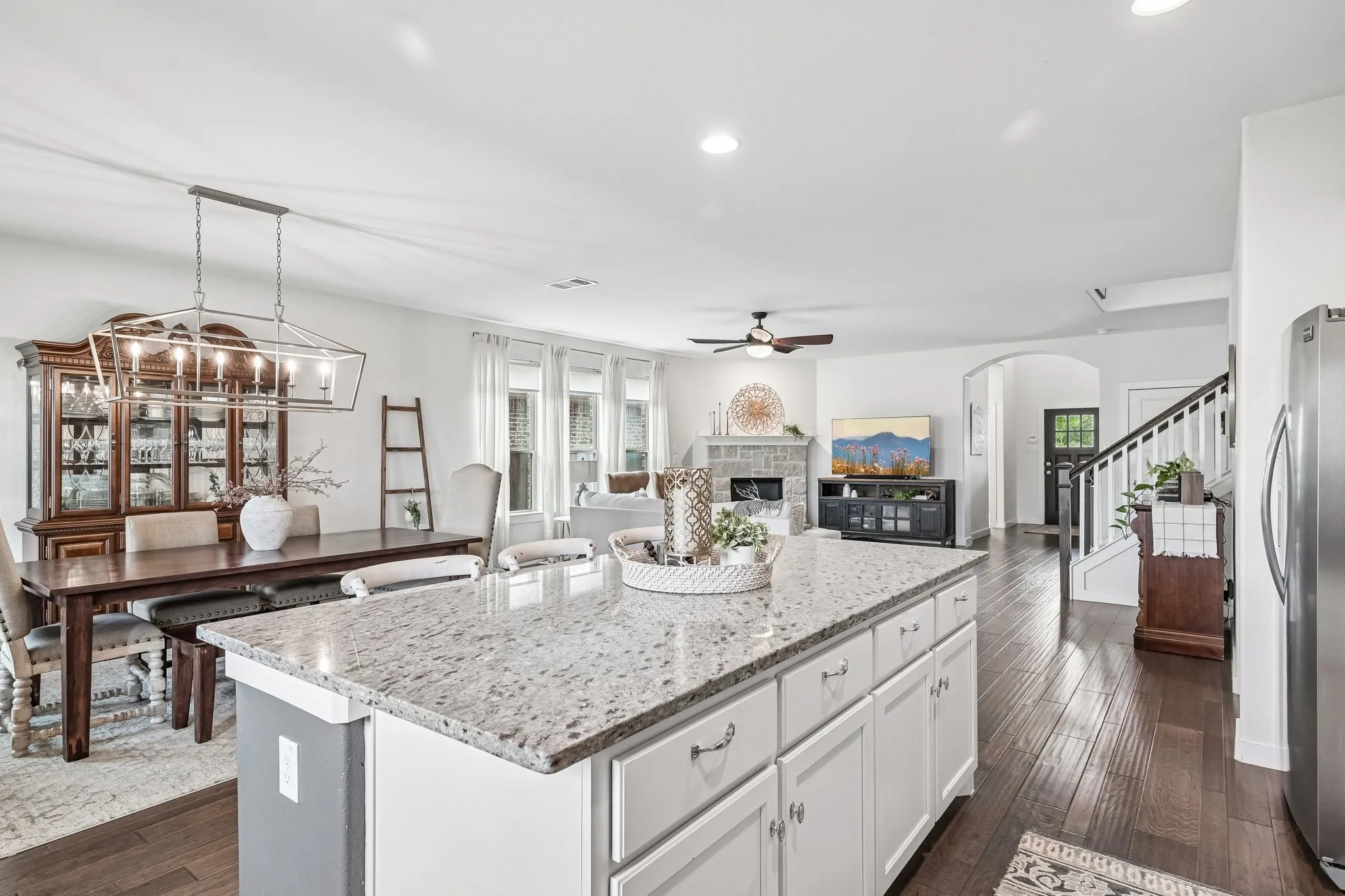 Single Family Residence For Sale in Collin County , 533 Yellowstone Drive, Celina, Texas 75009, 4 Bedroom, 3 Bathroom, 2 Garage spaces, 2,497 Sqft, built in 2017, mls#21359881, Real Estate Agent in Celina, Homes For Sale in Collin county, Homes For Sale in Celina, Realtor in Celina Texas, Real Estate Brokerage Independent Realty Texas, Luminita Cordes Realtor