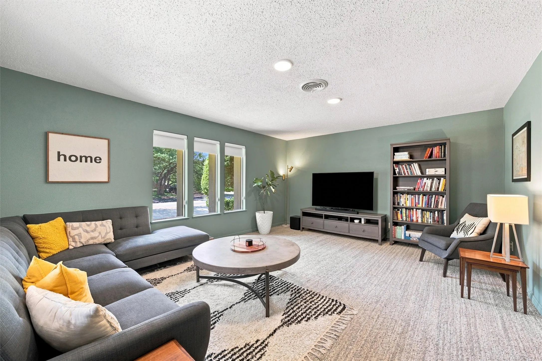 Single Family Residence For Sale in Mc Lennan County , 5104 Lake Jackson Drive, Waco, Texas 76710, 4 Bedroom, 3 Bathroom, 2 Garage spaces, 2,918 Sqft, built in 1965, mls#21363520, Real Estate Agent in Waco, Homes For Sale in Mc Lennan county, Homes For Sale in Waco, Realtor in Waco Texas, Real Estate Brokerage Independent Realty Texas, Luminita Cordes Realtor