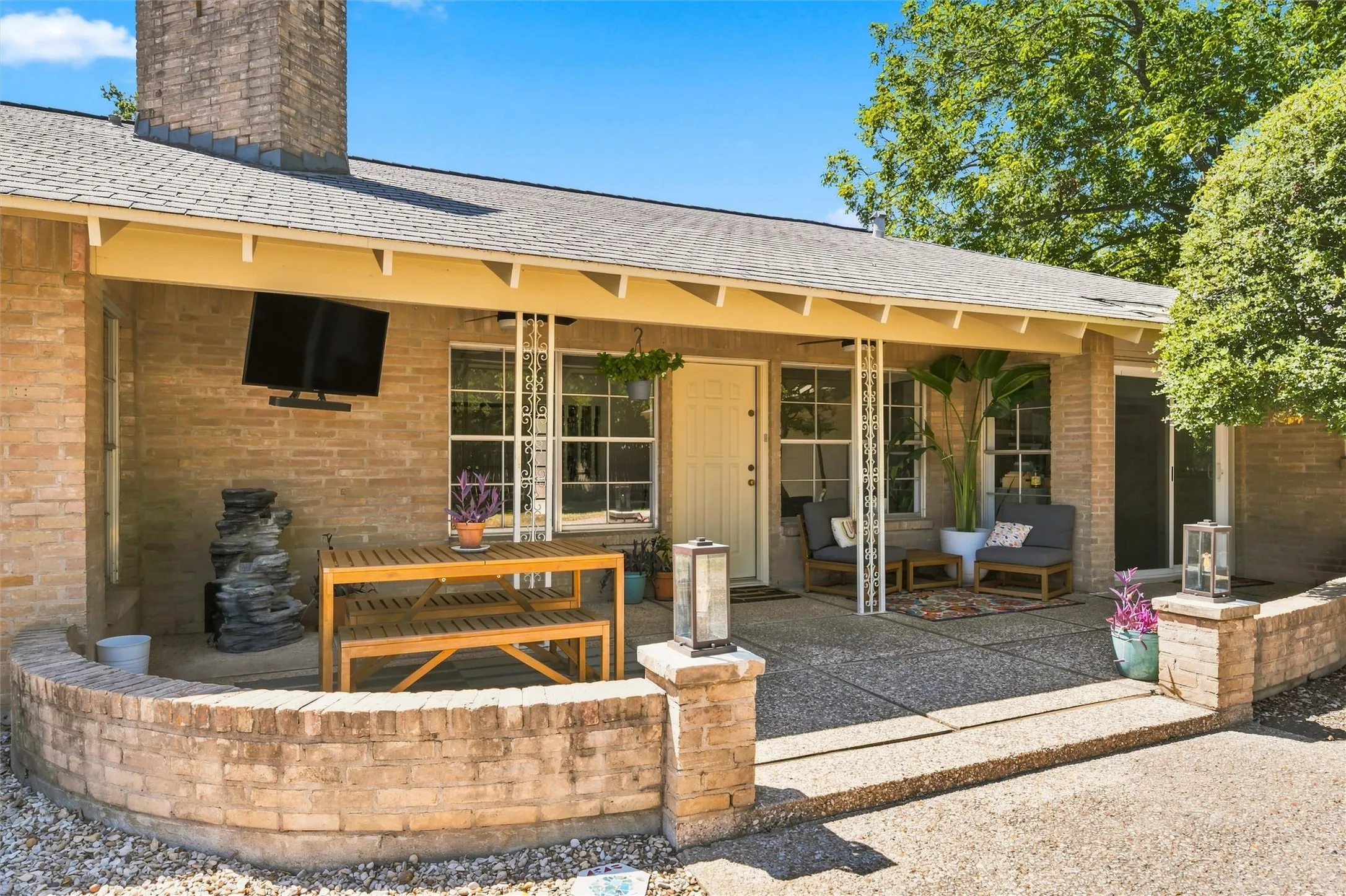 Single Family Residence For Sale in Mc Lennan County , 5104 Lake Jackson Drive, Waco, Texas 76710, 4 Bedroom, 3 Bathroom, 2 Garage spaces, 2,918 Sqft, built in 1965, mls#21363520, Real Estate Agent in Waco, Homes For Sale in Mc Lennan county, Homes For Sale in Waco, Realtor in Waco Texas, Real Estate Brokerage Independent Realty Texas, Luminita Cordes Realtor