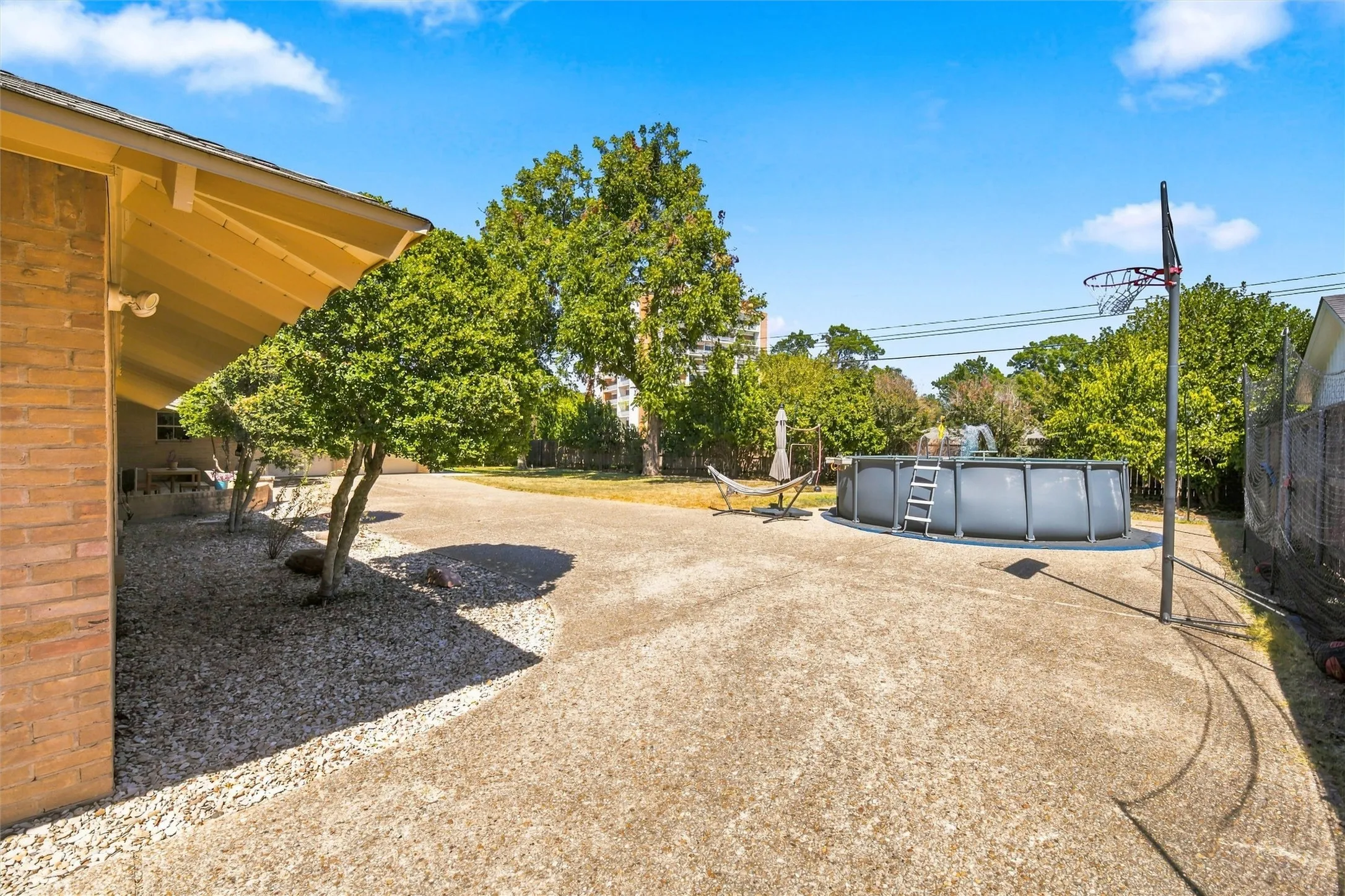 Single Family Residence For Sale in Mc Lennan County , 5104 Lake Jackson Drive, Waco, Texas 76710, 4 Bedroom, 3 Bathroom, 2 Garage spaces, 2,918 Sqft, built in 1965, mls#21363520, Real Estate Agent in Waco, Homes For Sale in Mc Lennan county, Homes For Sale in Waco, Realtor in Waco Texas, Real Estate Brokerage Independent Realty Texas, Luminita Cordes Realtor