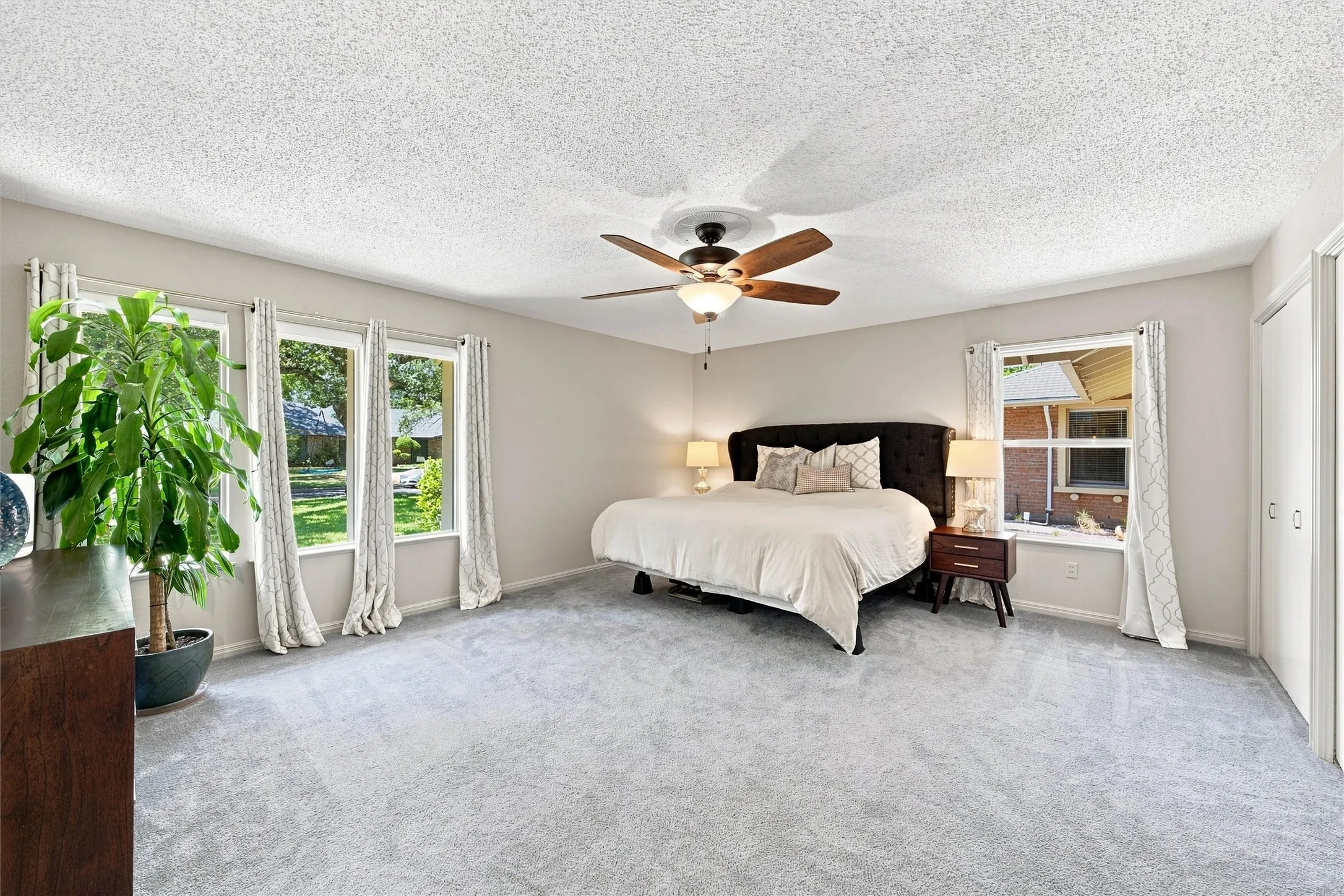 Single Family Residence For Sale in Mc Lennan County , 5104 Lake Jackson Drive, Waco, Texas 76710, 4 Bedroom, 3 Bathroom, 2 Garage spaces, 2,918 Sqft, built in 1965, mls#21363520, Real Estate Agent in Waco, Homes For Sale in Mc Lennan county, Homes For Sale in Waco, Realtor in Waco Texas, Real Estate Brokerage Independent Realty Texas, Luminita Cordes Realtor