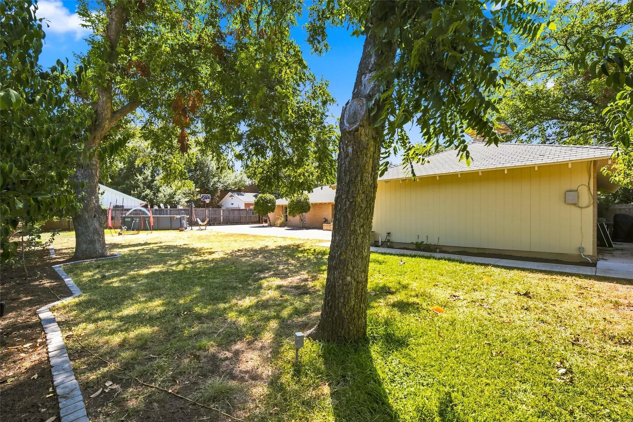 Single Family Residence For Sale in Mc Lennan County , 5104 Lake Jackson Drive, Waco, Texas 76710, 4 Bedroom, 3 Bathroom, 2 Garage spaces, 2,918 Sqft, built in 1965, mls#21363520, Real Estate Agent in Waco, Homes For Sale in Mc Lennan county, Homes For Sale in Waco, Realtor in Waco Texas, Real Estate Brokerage Independent Realty Texas, Luminita Cordes Realtor