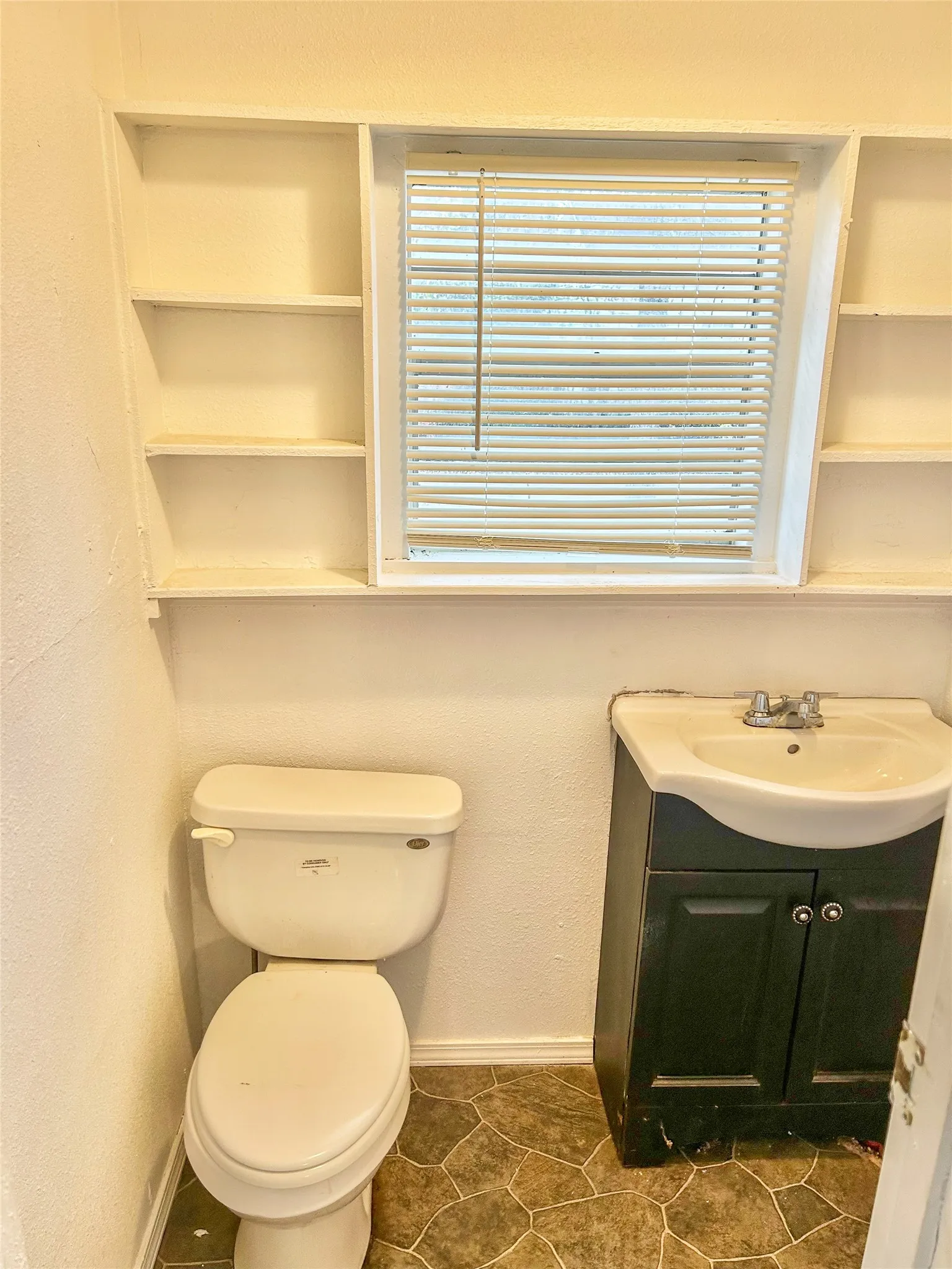 Single Family Residence For Sale in Red River (TX) County , 1701 W Main, Clarksville, Texas 75426, 3 Bedroom, 2 Bathroom, 2 Garage spaces, 1,543 Sqft, built in 0, mls#21363811, Real Estate Agent in Clarksville, Homes For Sale in Red River (TX) county, Homes For Sale in Clarksville, Realtor in Clarksville Texas, Real Estate Brokerage Independent Realty Texas, Luminita Cordes Realtor