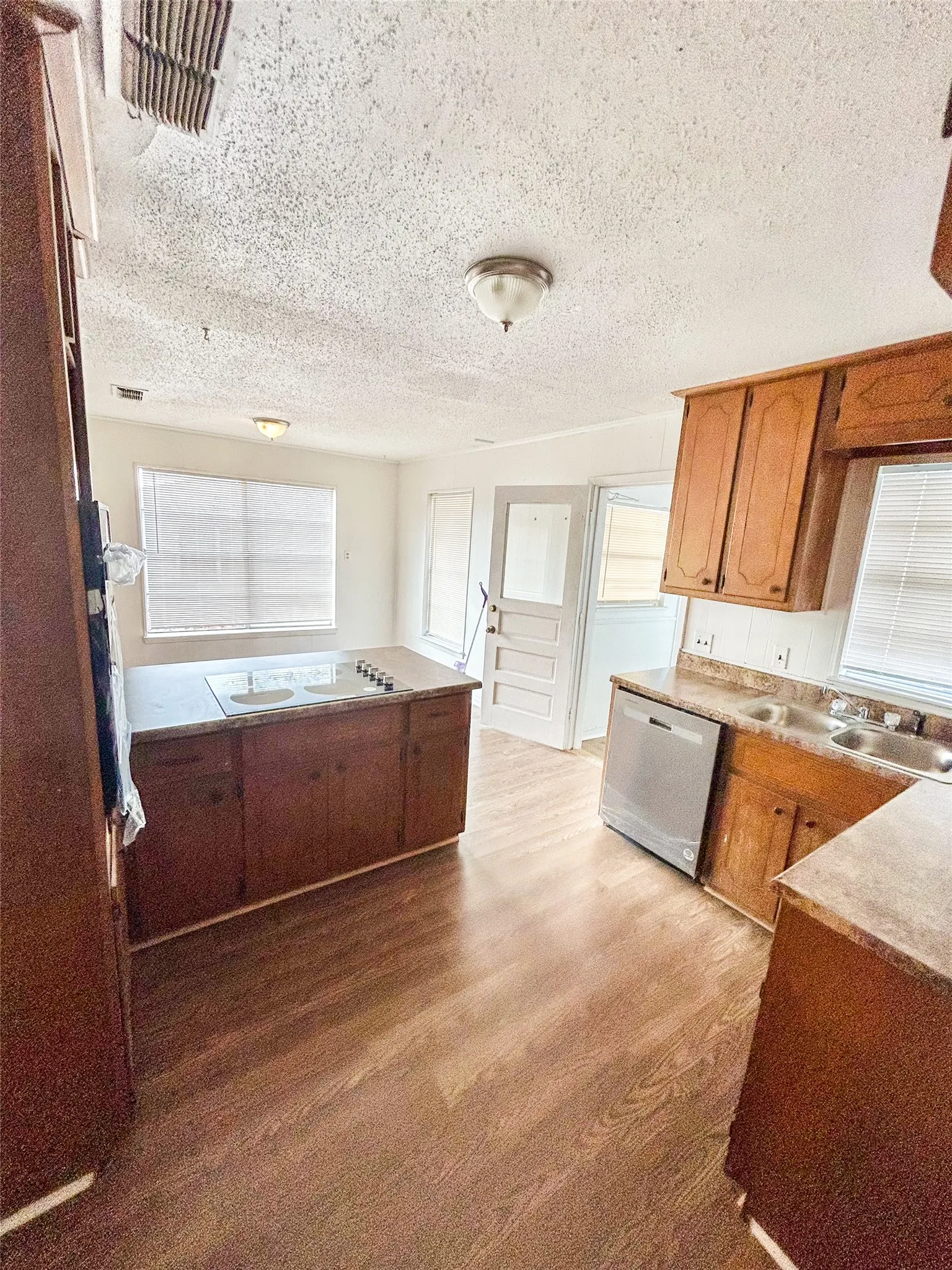 Single Family Residence For Sale in Red River (TX) County , 1701 W Main, Clarksville, Texas 75426, 3 Bedroom, 2 Bathroom, 2 Garage spaces, 1,543 Sqft, built in 0, mls#21363811, Real Estate Agent in Clarksville, Homes For Sale in Red River (TX) county, Homes For Sale in Clarksville, Realtor in Clarksville Texas, Real Estate Brokerage Independent Realty Texas, Luminita Cordes Realtor