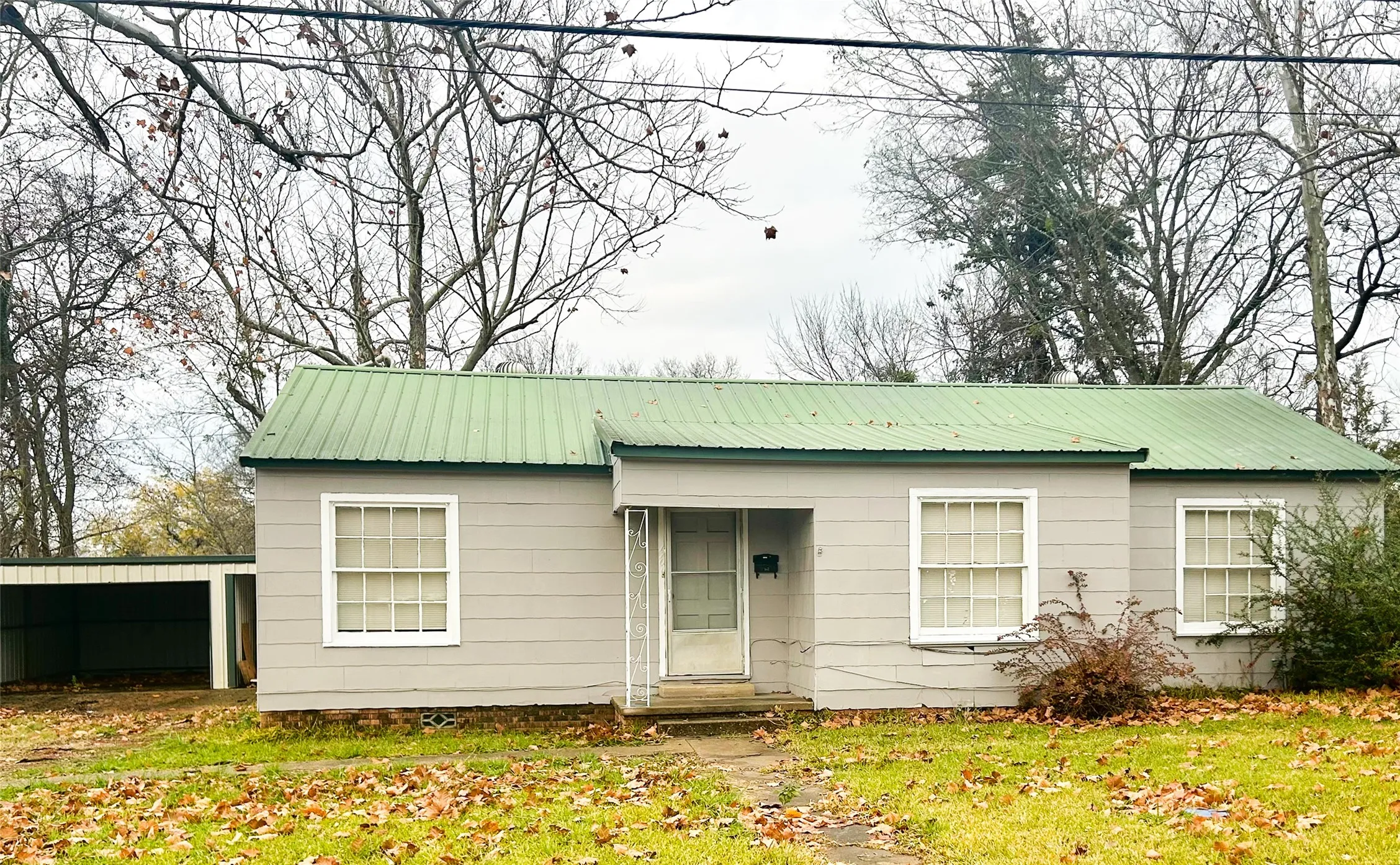 Single Family Residence For Sale in Red River (TX) County , 1701 W Main, Clarksville, Texas 75426, 3 Bedroom, 2 Bathroom, 2 Garage spaces, 1,543 Sqft, built in 0, mls#21363811, Real Estate Agent in Clarksville, Homes For Sale in Red River (TX) county, Homes For Sale in Clarksville, Realtor in Clarksville Texas, Real Estate Brokerage Independent Realty Texas, Luminita Cordes Realtor