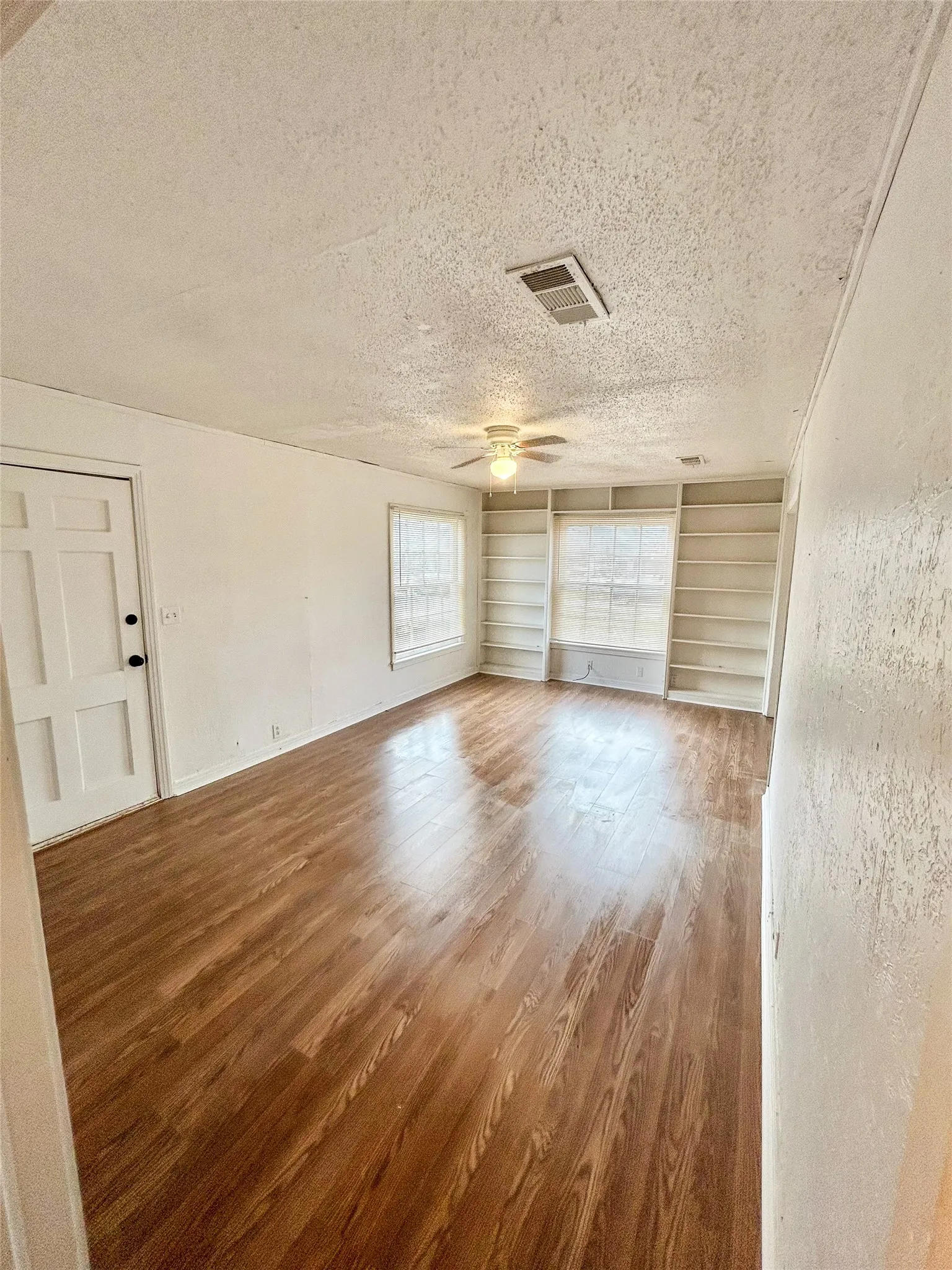 Single Family Residence For Sale in Red River (TX) County , 1701 W Main, Clarksville, Texas 75426, 3 Bedroom, 2 Bathroom, 2 Garage spaces, 1,543 Sqft, built in 0, mls#21363811, Real Estate Agent in Clarksville, Homes For Sale in Red River (TX) county, Homes For Sale in Clarksville, Realtor in Clarksville Texas, Real Estate Brokerage Independent Realty Texas, Luminita Cordes Realtor