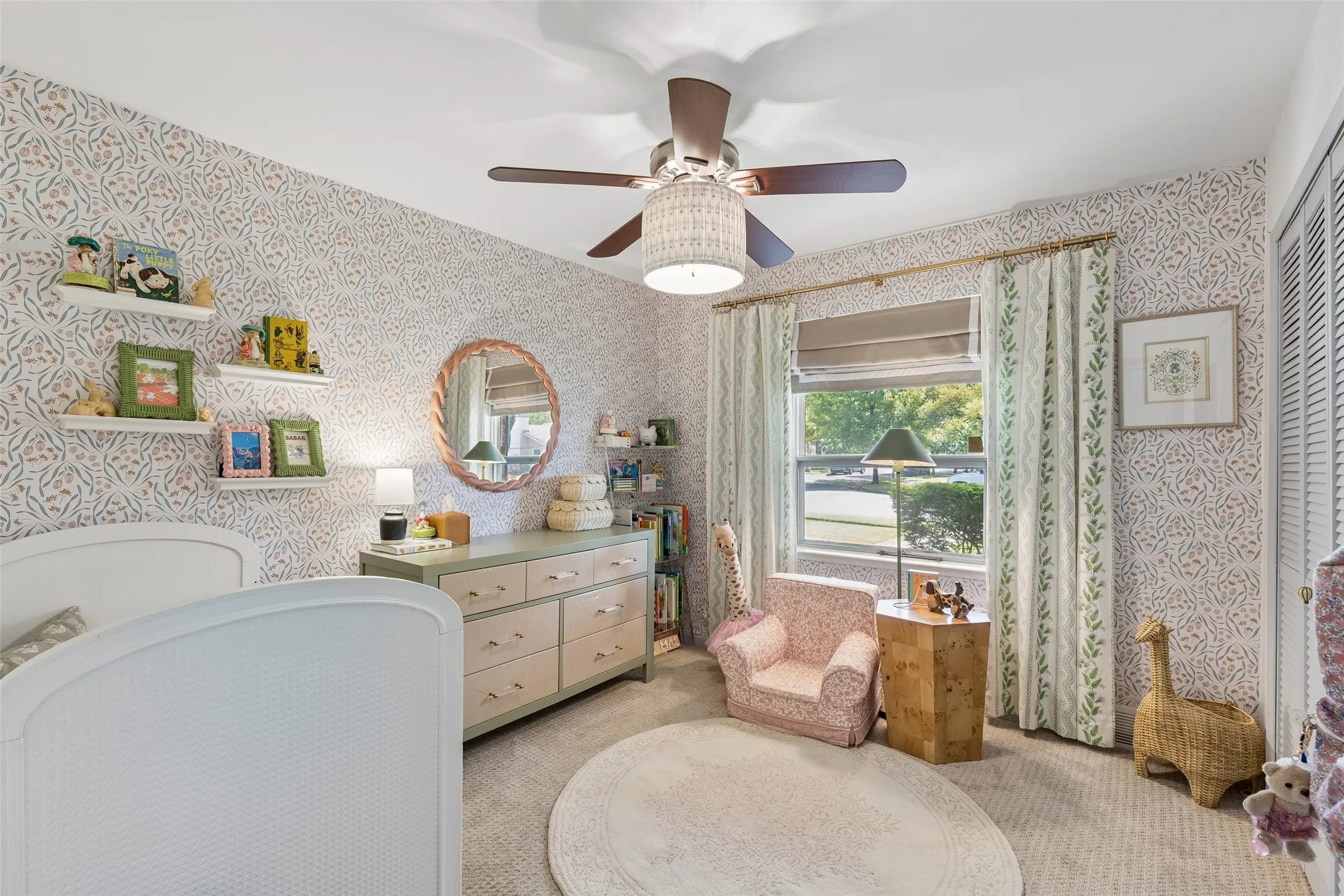 Secondary bedroom with ceiling fan.