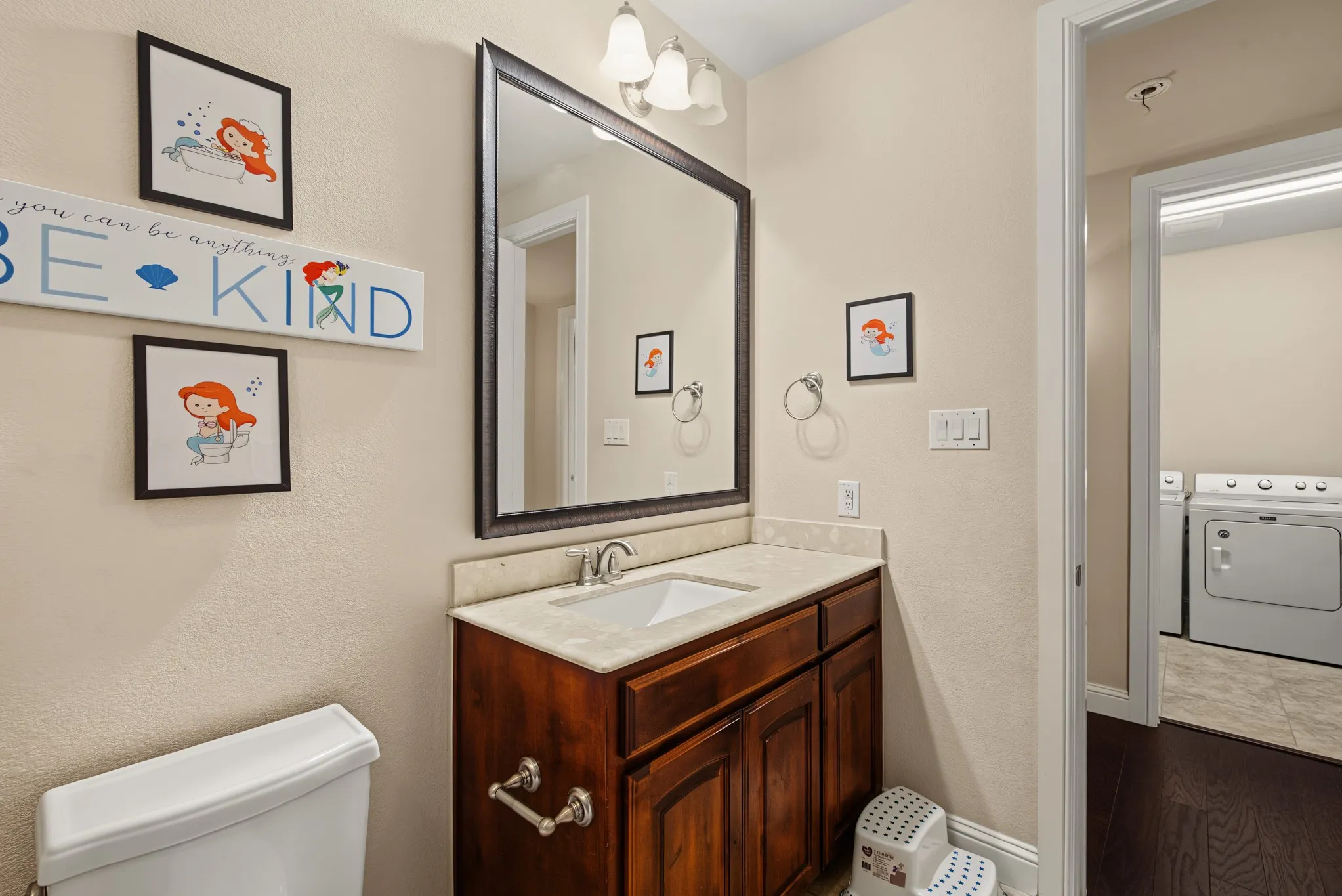 Single Family Residence For Sale in Denton County , 401 Middleton Drive, Roanoke, Texas 76262, 3 Bedroom, 2 Bathroom, 2 Garage spaces, 1,953 Sqft, built in 2015, mls#21361376, Real Estate Agent in Roanoke, Homes For Sale in Denton county, Homes For Sale in Roanoke, Realtor in Roanoke Texas, Real Estate Brokerage Independent Realty Texas, Luminita Cordes Realtor