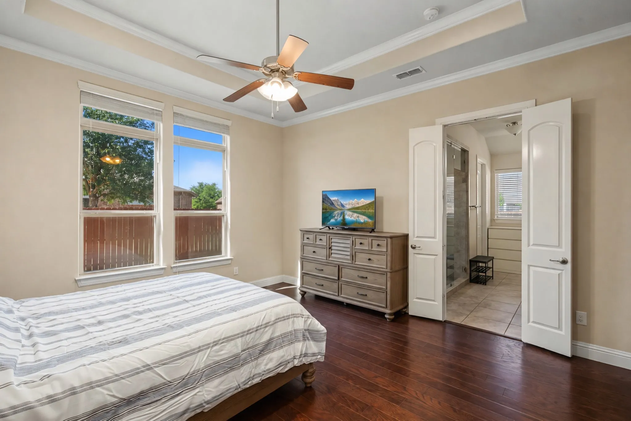 Single Family Residence For Sale in Denton County , 401 Middleton Drive, Roanoke, Texas 76262, 3 Bedroom, 2 Bathroom, 2 Garage spaces, 1,953 Sqft, built in 2015, mls#21361376, Real Estate Agent in Roanoke, Homes For Sale in Denton county, Homes For Sale in Roanoke, Realtor in Roanoke Texas, Real Estate Brokerage Independent Realty Texas, Luminita Cordes Realtor