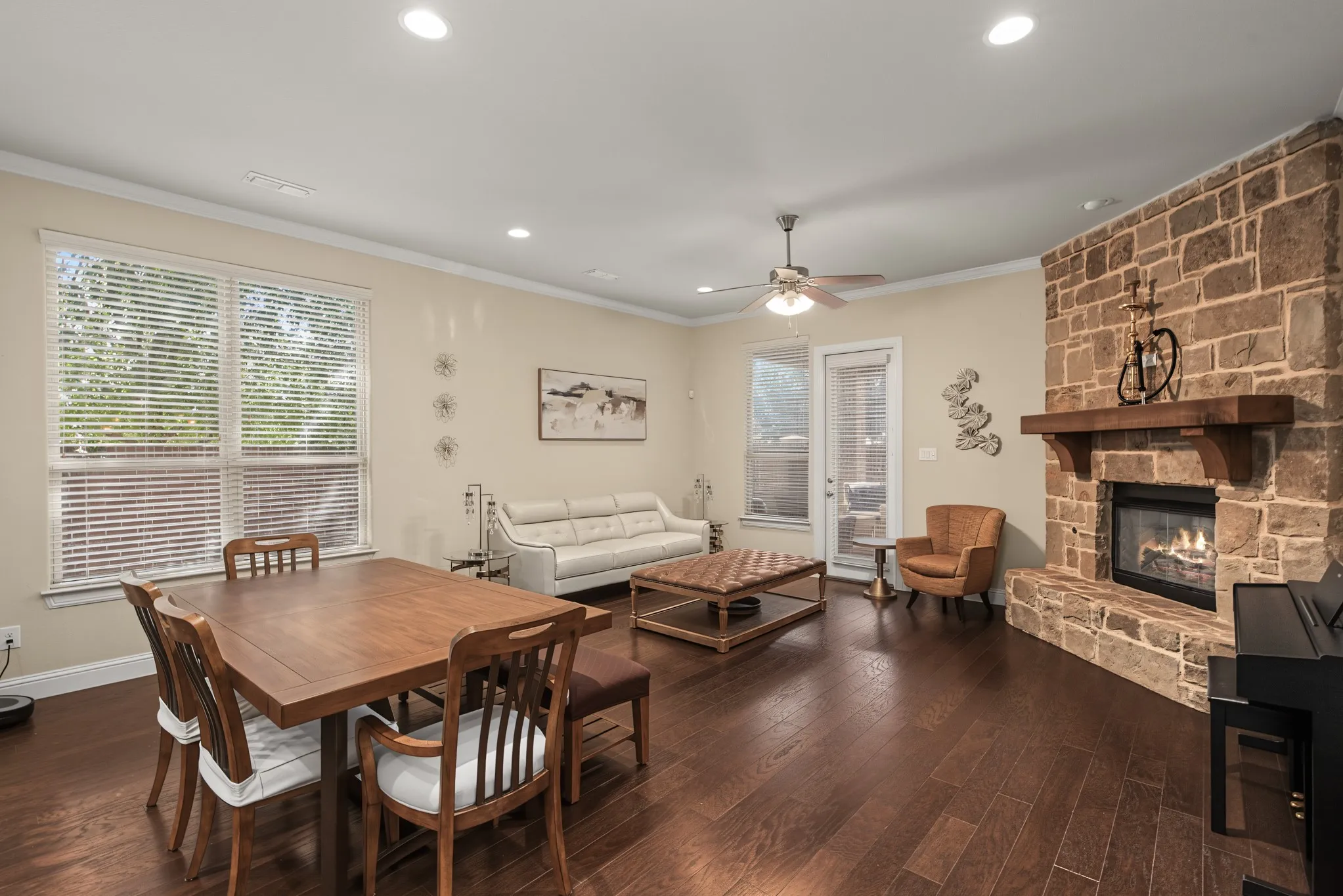 Single Family Residence For Sale in Denton County , 401 Middleton Drive, Roanoke, Texas 76262, 3 Bedroom, 2 Bathroom, 2 Garage spaces, 1,953 Sqft, built in 2015, mls#21361376, Real Estate Agent in Roanoke, Homes For Sale in Denton county, Homes For Sale in Roanoke, Realtor in Roanoke Texas, Real Estate Brokerage Independent Realty Texas, Luminita Cordes Realtor
