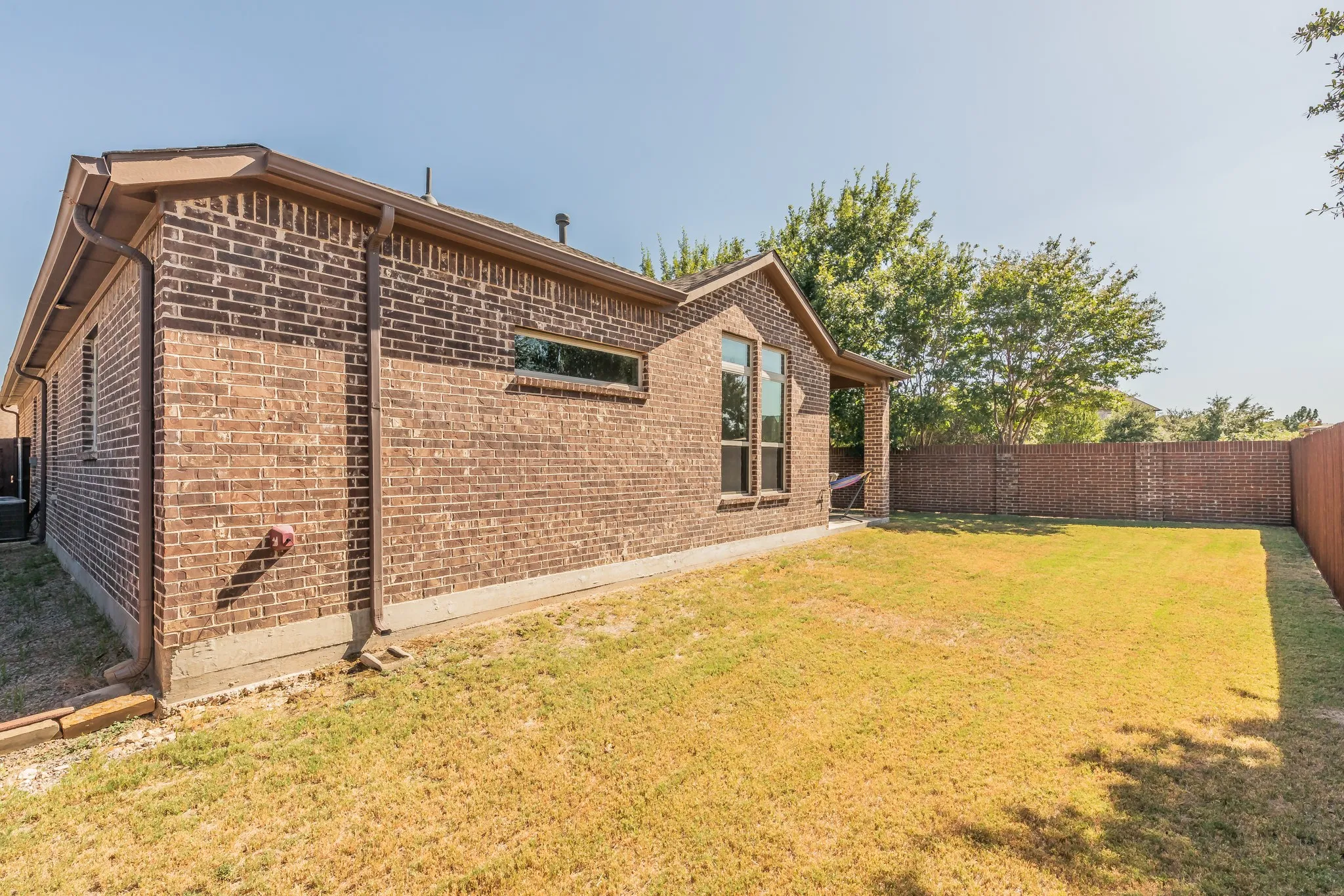 Single Family Residence For Sale in Denton County , 401 Middleton Drive, Roanoke, Texas 76262, 3 Bedroom, 2 Bathroom, 2 Garage spaces, 1,953 Sqft, built in 2015, mls#21361376, Real Estate Agent in Roanoke, Homes For Sale in Denton county, Homes For Sale in Roanoke, Realtor in Roanoke Texas, Real Estate Brokerage Independent Realty Texas, Luminita Cordes Realtor