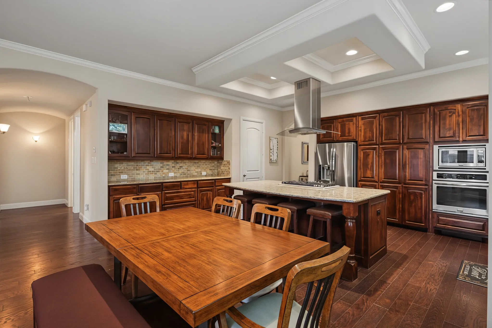 Single Family Residence For Sale in Denton County , 401 Middleton Drive, Roanoke, Texas 76262, 3 Bedroom, 2 Bathroom, 2 Garage spaces, 1,953 Sqft, built in 2015, mls#21361376, Real Estate Agent in Roanoke, Homes For Sale in Denton county, Homes For Sale in Roanoke, Realtor in Roanoke Texas, Real Estate Brokerage Independent Realty Texas, Luminita Cordes Realtor