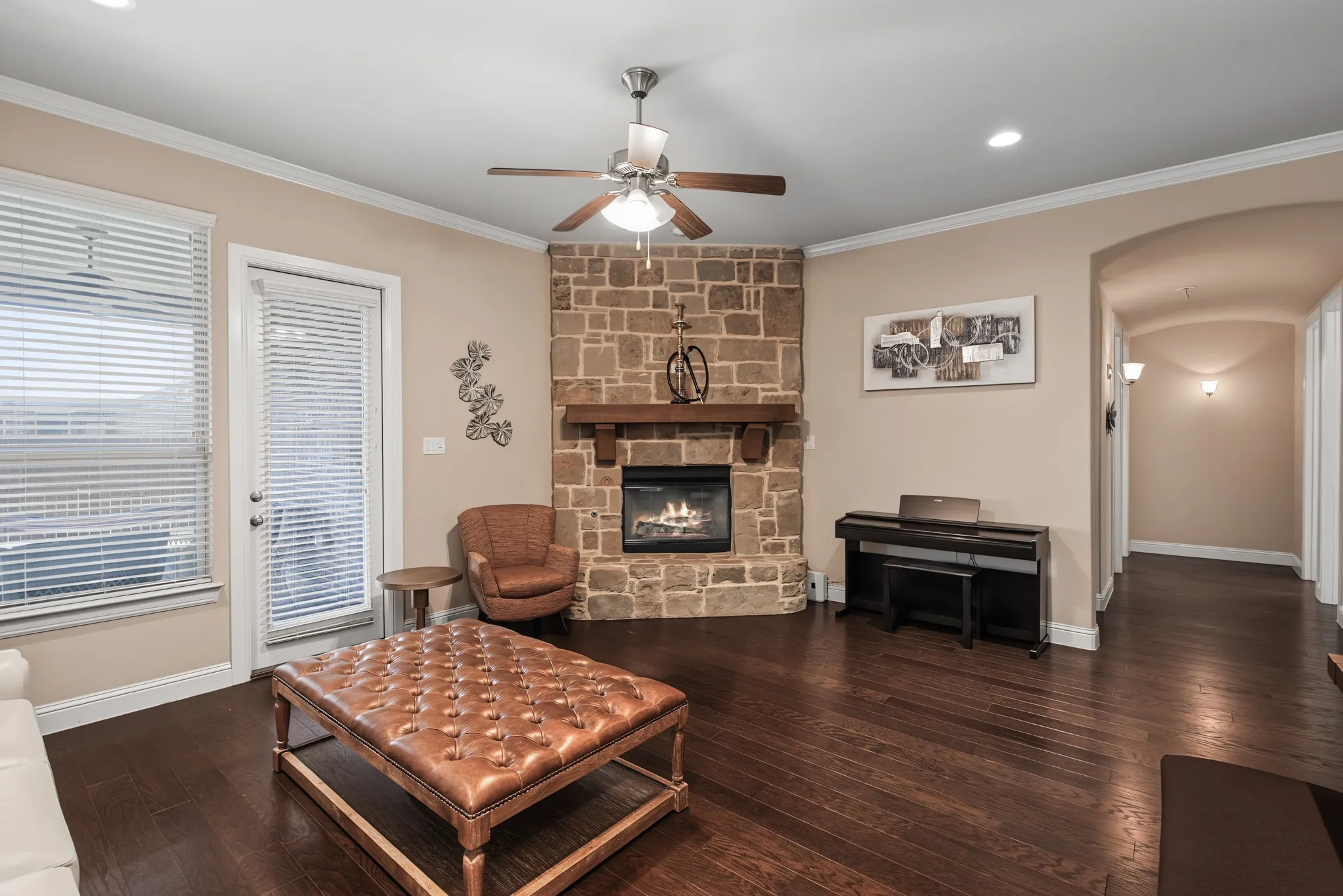 Single Family Residence For Sale in Denton County , 401 Middleton Drive, Roanoke, Texas 76262, 3 Bedroom, 2 Bathroom, 2 Garage spaces, 1,953 Sqft, built in 2015, mls#21361376, Real Estate Agent in Roanoke, Homes For Sale in Denton county, Homes For Sale in Roanoke, Realtor in Roanoke Texas, Real Estate Brokerage Independent Realty Texas, Luminita Cordes Realtor