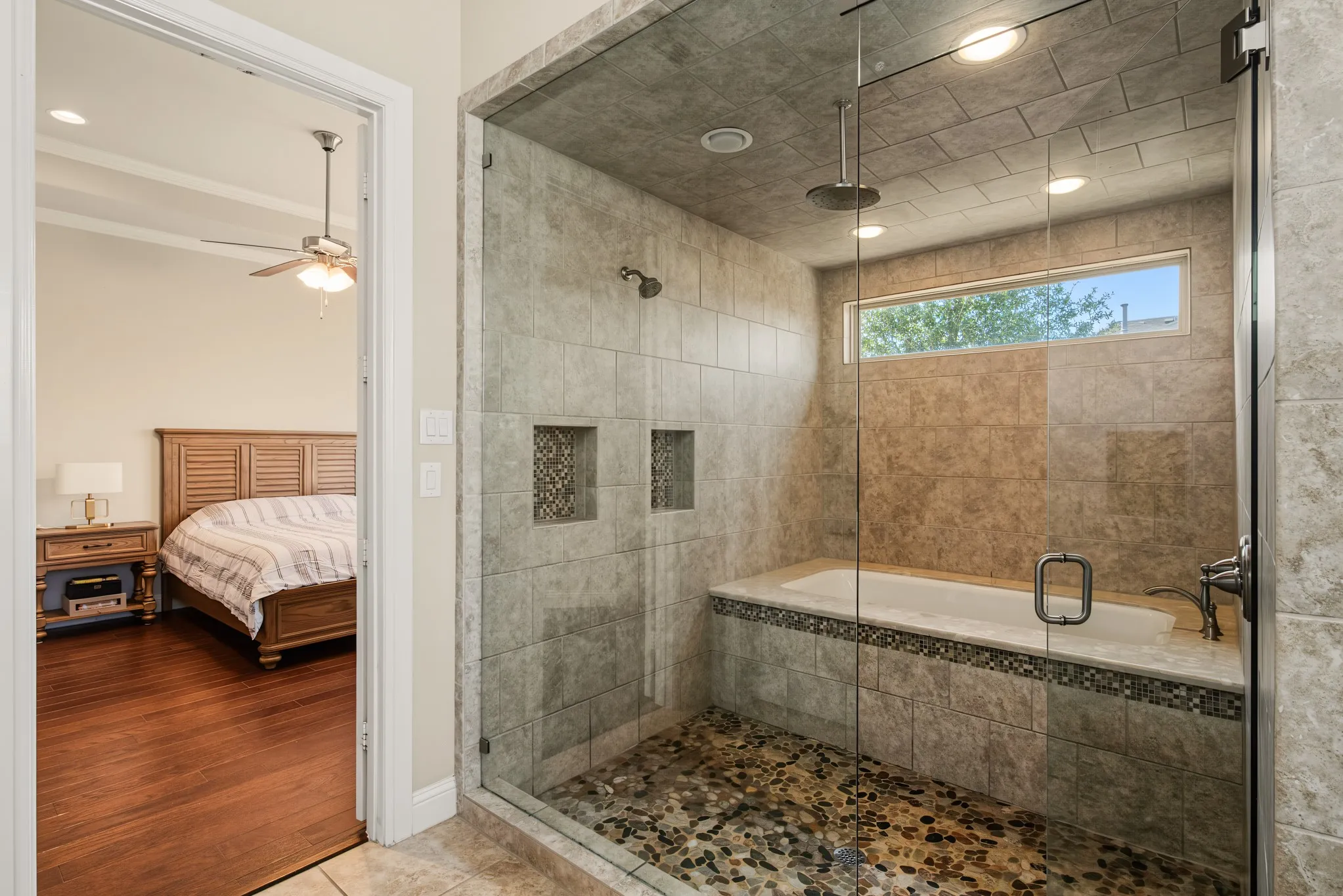 Single Family Residence For Sale in Denton County , 401 Middleton Drive, Roanoke, Texas 76262, 3 Bedroom, 2 Bathroom, 2 Garage spaces, 1,953 Sqft, built in 2015, mls#21361376, Real Estate Agent in Roanoke, Homes For Sale in Denton county, Homes For Sale in Roanoke, Realtor in Roanoke Texas, Real Estate Brokerage Independent Realty Texas, Luminita Cordes Realtor