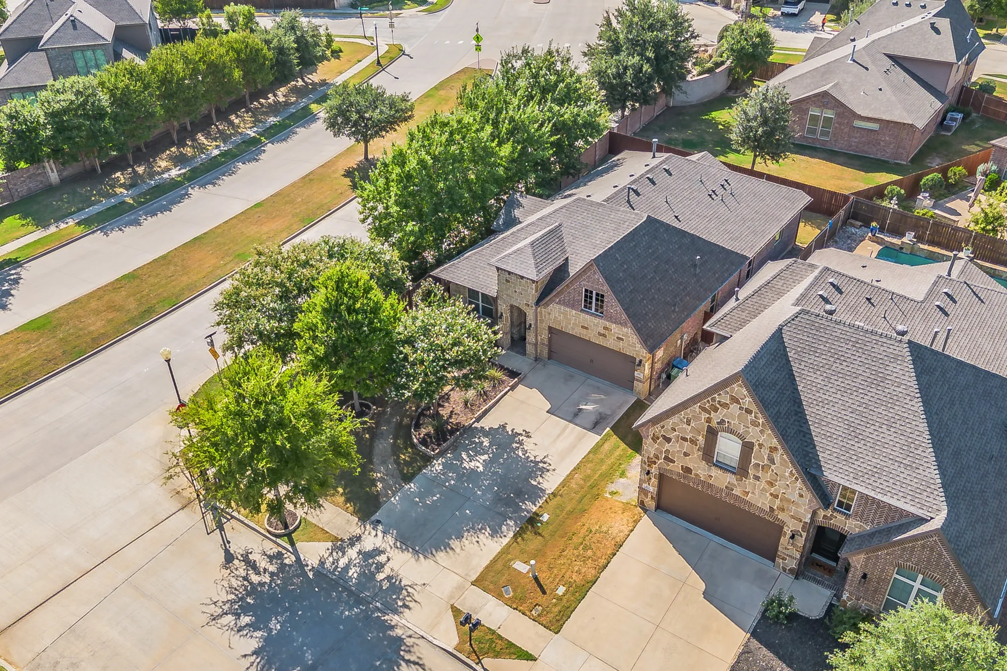 Single Family Residence For Sale in Denton County , 401 Middleton Drive, Roanoke, Texas 76262, 3 Bedroom, 2 Bathroom, 2 Garage spaces, 1,953 Sqft, built in 2015, mls#21361376, Real Estate Agent in Roanoke, Homes For Sale in Denton county, Homes For Sale in Roanoke, Realtor in Roanoke Texas, Real Estate Brokerage Independent Realty Texas, Luminita Cordes Realtor