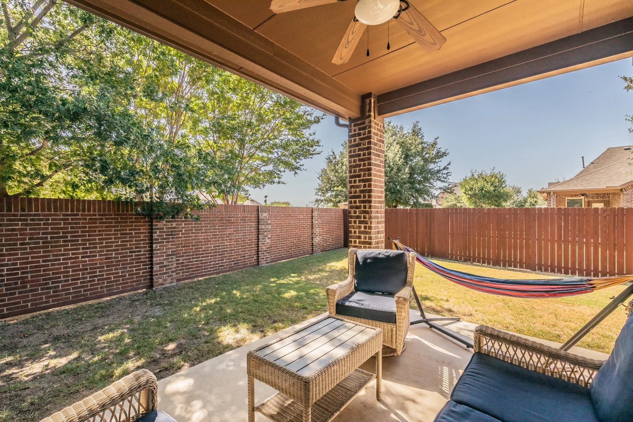 Single Family Residence For Sale in Denton County , 401 Middleton Drive, Roanoke, Texas 76262, 3 Bedroom, 2 Bathroom, 2 Garage spaces, 1,953 Sqft, built in 2015, mls#21361376, Real Estate Agent in Roanoke, Homes For Sale in Denton county, Homes For Sale in Roanoke, Realtor in Roanoke Texas, Real Estate Brokerage Independent Realty Texas, Luminita Cordes Realtor