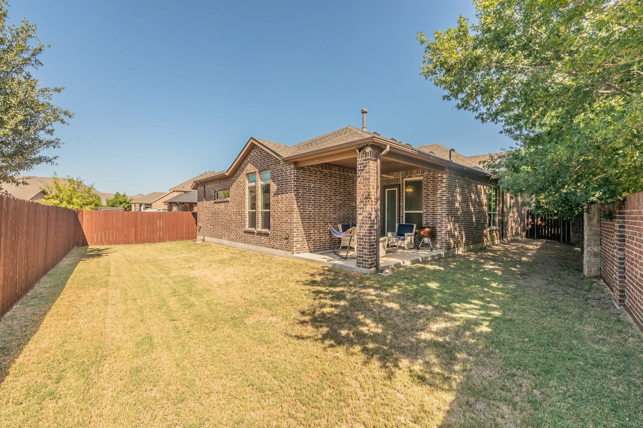 Single Family Residence For Sale in Denton County , 401 Middleton Drive, Roanoke, Texas 76262, 3 Bedroom, 2 Bathroom, 2 Garage spaces, 1,953 Sqft, built in 2015, mls#21361376, Real Estate Agent in Roanoke, Homes For Sale in Denton county, Homes For Sale in Roanoke, Realtor in Roanoke Texas, Real Estate Brokerage Independent Realty Texas, Luminita Cordes Realtor