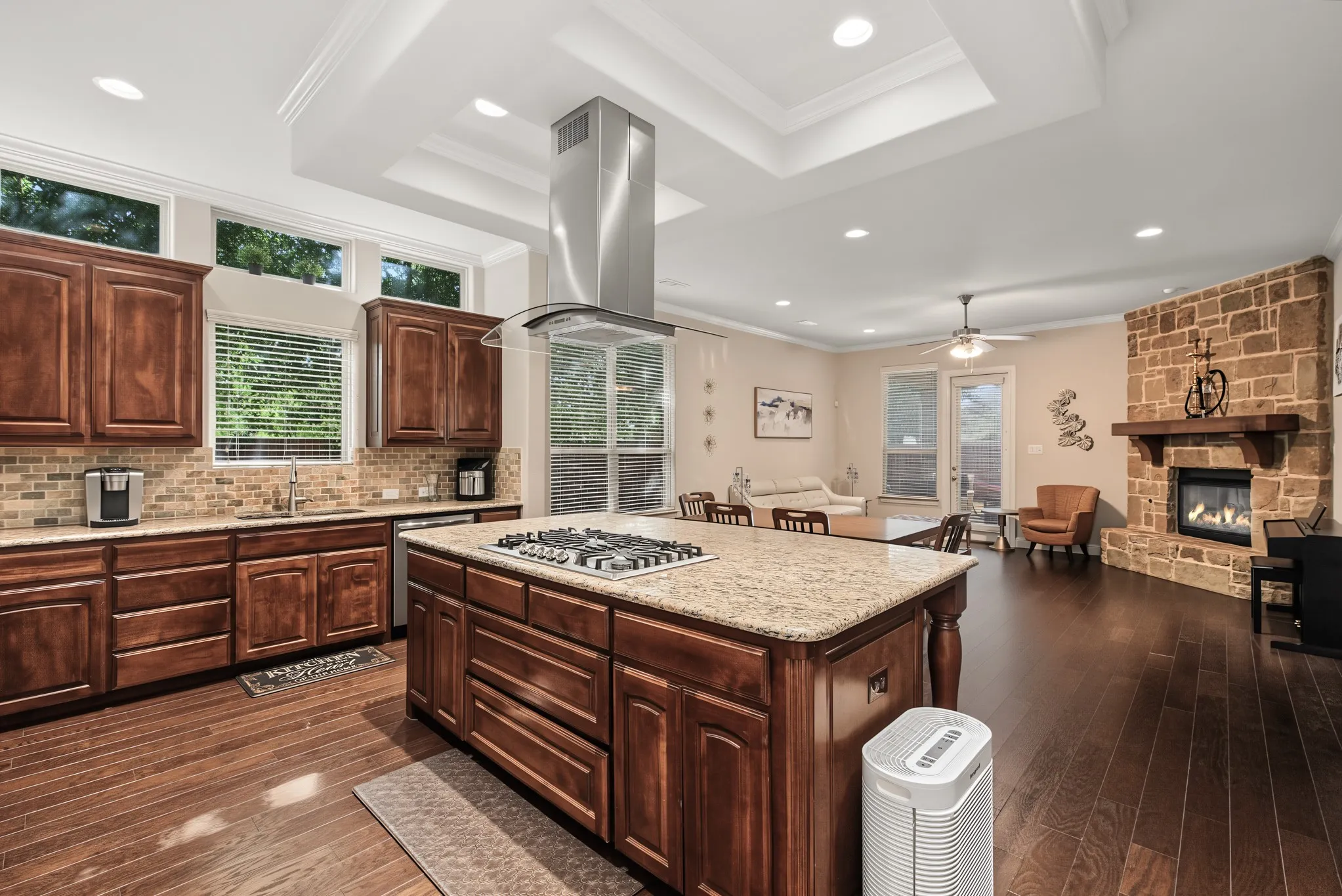 Single Family Residence For Sale in Denton County , 401 Middleton Drive, Roanoke, Texas 76262, 3 Bedroom, 2 Bathroom, 2 Garage spaces, 1,953 Sqft, built in 2015, mls#21361376, Real Estate Agent in Roanoke, Homes For Sale in Denton county, Homes For Sale in Roanoke, Realtor in Roanoke Texas, Real Estate Brokerage Independent Realty Texas, Luminita Cordes Realtor