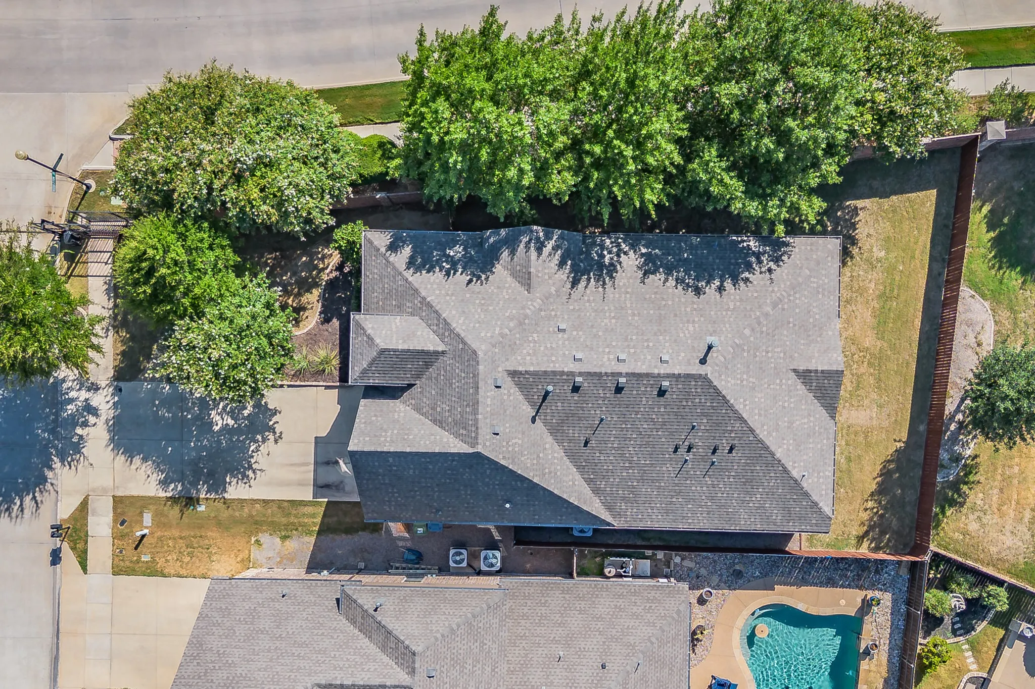 Single Family Residence For Sale in Denton County , 401 Middleton Drive, Roanoke, Texas 76262, 3 Bedroom, 2 Bathroom, 2 Garage spaces, 1,953 Sqft, built in 2015, mls#21361376, Real Estate Agent in Roanoke, Homes For Sale in Denton county, Homes For Sale in Roanoke, Realtor in Roanoke Texas, Real Estate Brokerage Independent Realty Texas, Luminita Cordes Realtor