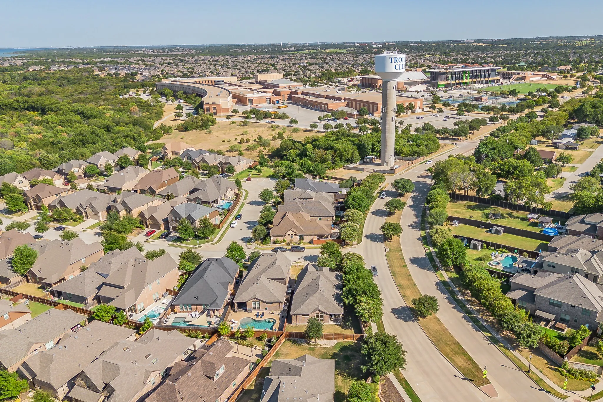 Single Family Residence For Sale in Denton County , 401 Middleton Drive, Roanoke, Texas 76262, 3 Bedroom, 2 Bathroom, 2 Garage spaces, 1,953 Sqft, built in 2015, mls#21361376, Real Estate Agent in Roanoke, Homes For Sale in Denton county, Homes For Sale in Roanoke, Realtor in Roanoke Texas, Real Estate Brokerage Independent Realty Texas, Luminita Cordes Realtor