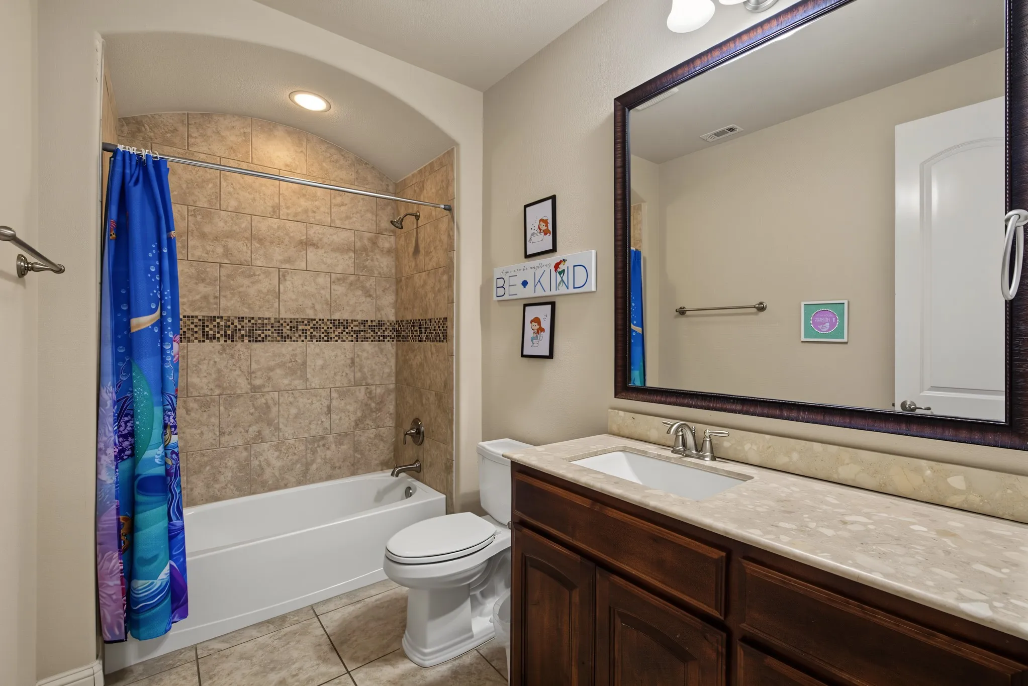 Single Family Residence For Sale in Denton County , 401 Middleton Drive, Roanoke, Texas 76262, 3 Bedroom, 2 Bathroom, 2 Garage spaces, 1,953 Sqft, built in 2015, mls#21361376, Real Estate Agent in Roanoke, Homes For Sale in Denton county, Homes For Sale in Roanoke, Realtor in Roanoke Texas, Real Estate Brokerage Independent Realty Texas, Luminita Cordes Realtor