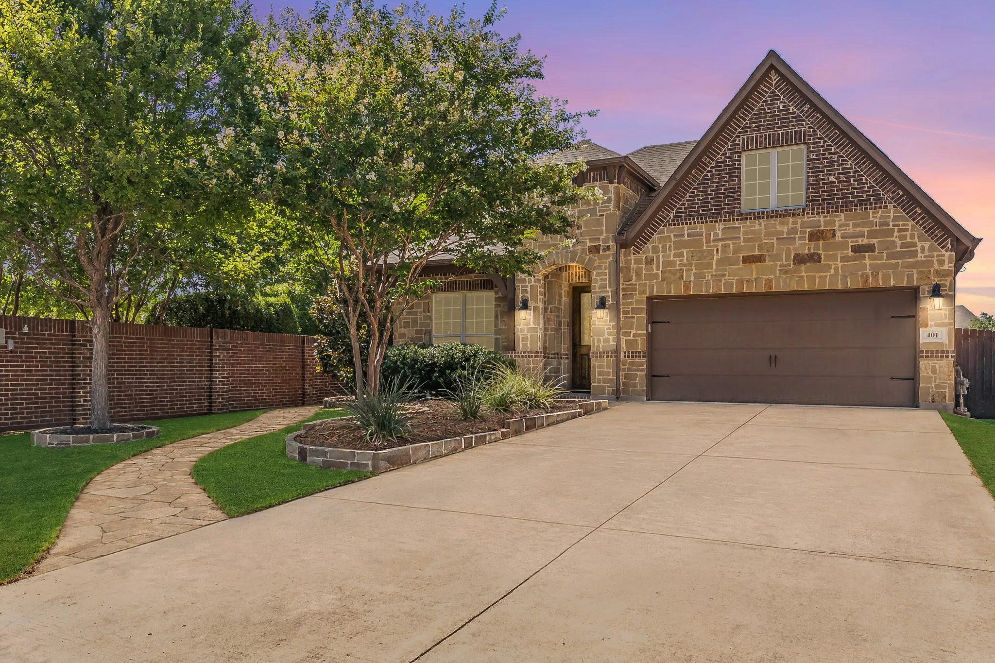 Single Family Residence For Sale in Denton County , 401 Middleton Drive, Roanoke, Texas 76262, 3 Bedroom, 2 Bathroom, 2 Garage spaces, 1,953 Sqft, built in 2015, mls#21361376, Real Estate Agent in Roanoke, Homes For Sale in Denton county, Homes For Sale in Roanoke, Realtor in Roanoke Texas, Real Estate Brokerage Independent Realty Texas, Luminita Cordes Realtor