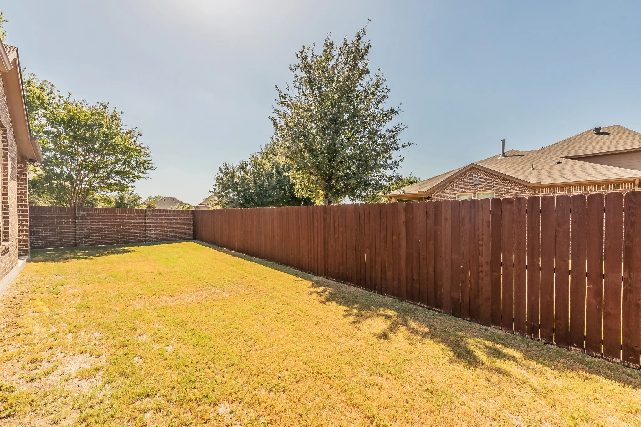 Single Family Residence For Sale in Denton County , 401 Middleton Drive, Roanoke, Texas 76262, 3 Bedroom, 2 Bathroom, 2 Garage spaces, 1,953 Sqft, built in 2015, mls#21361376, Real Estate Agent in Roanoke, Homes For Sale in Denton county, Homes For Sale in Roanoke, Realtor in Roanoke Texas, Real Estate Brokerage Independent Realty Texas, Luminita Cordes Realtor