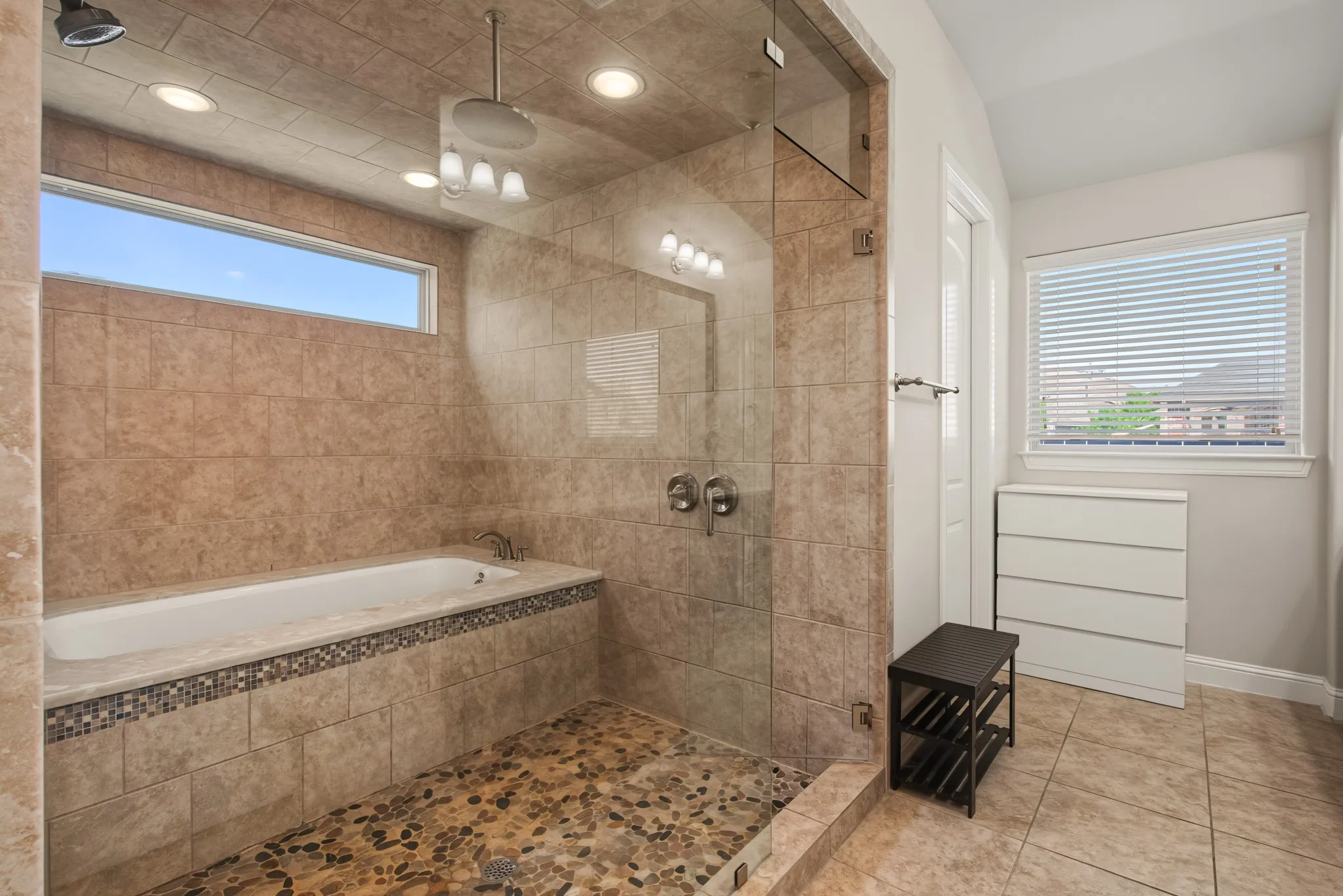 Single Family Residence For Sale in Denton County , 401 Middleton Drive, Roanoke, Texas 76262, 3 Bedroom, 2 Bathroom, 2 Garage spaces, 1,953 Sqft, built in 2015, mls#21361376, Real Estate Agent in Roanoke, Homes For Sale in Denton county, Homes For Sale in Roanoke, Realtor in Roanoke Texas, Real Estate Brokerage Independent Realty Texas, Luminita Cordes Realtor